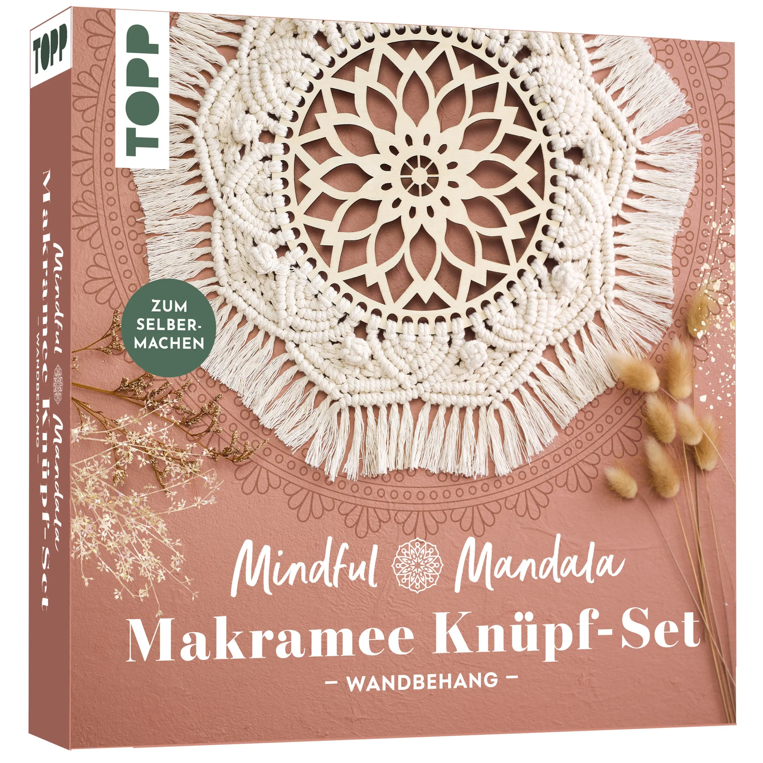 Schöne Wohndeko selbst gemacht! Dieses Set enthält alles, um einen Wandbehang mit Makramee zu gestalten. Das Besondere daran: Hier wird um eine Knüpfscheibe geknotet! So entsteht Runde um Runde ein tolles Mandala-Muster. Dank der detaillierten Anleitung und der Schritt-für-Schritt-Fotos können auch Makramee-Neulinge direkt losknüpfen.Inhalt:Knüpfscheibe (ø 20cm)80 m Makramee-Garn (90 % Baumwolle, 10 % Polyester)Anleitung