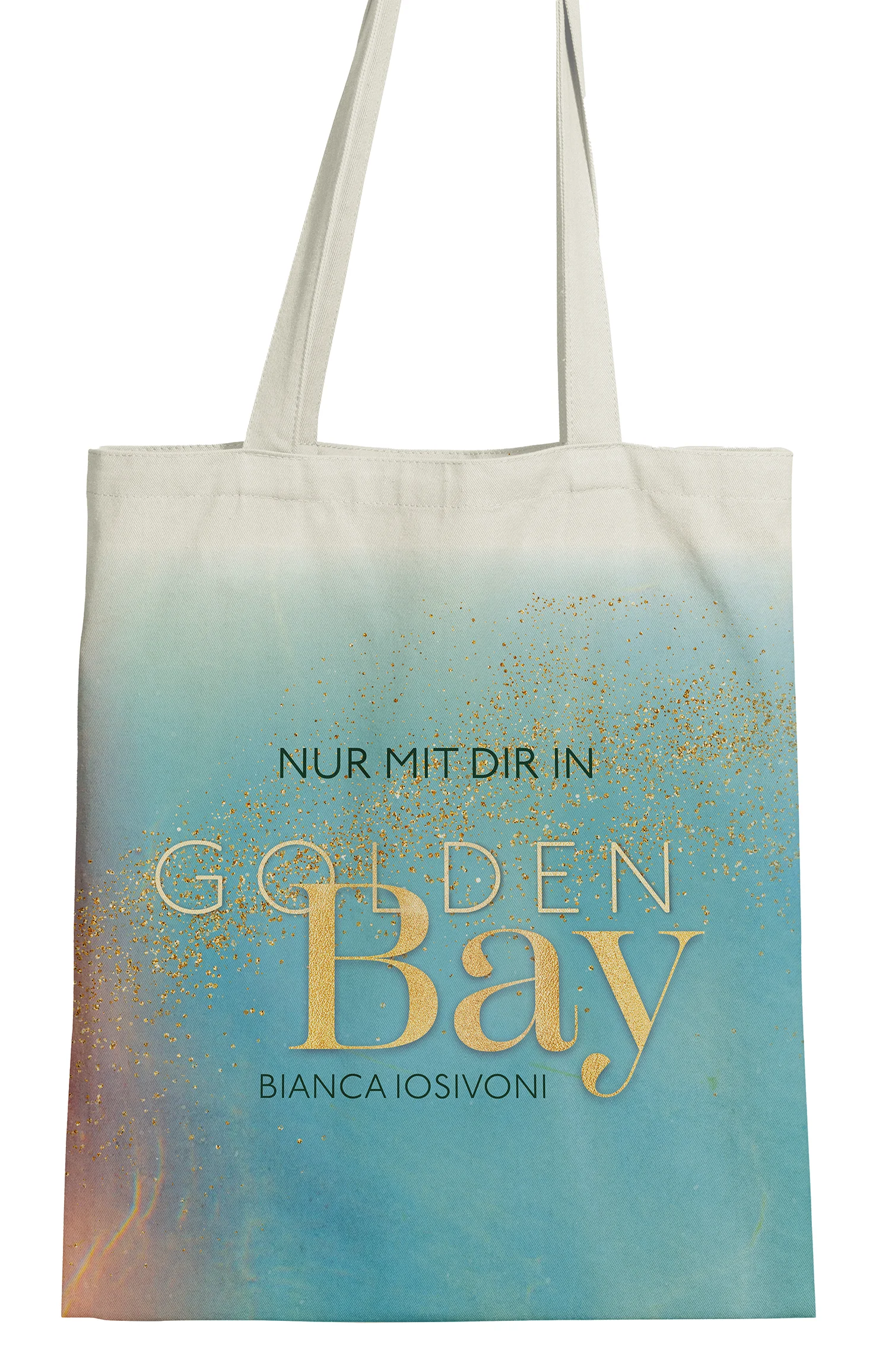 Diese offizielle und limitierte Stofftasche zur neuen Golden-Bay-Buchreihe ist ein absolutes Muss für alle Fans der Bestseller-Autorin Bianca Iosivoni. Die Tasche ist aus einem festen Stoff und beidseitig bedruckt. Mit dabei ist eine limitierte Character Card.Das erwartet dich: beidseitig bedruckte StofftascheVorderseite: „Bleib mit mir in Golden Bay”Rückseite: „Es ist kein Fehler. Es ist das einzig Richtige.”Maße: 38,0 x 33,0 cmMaterial: 60 % Polyester, 40 % Baumwollelimitierte Character Card