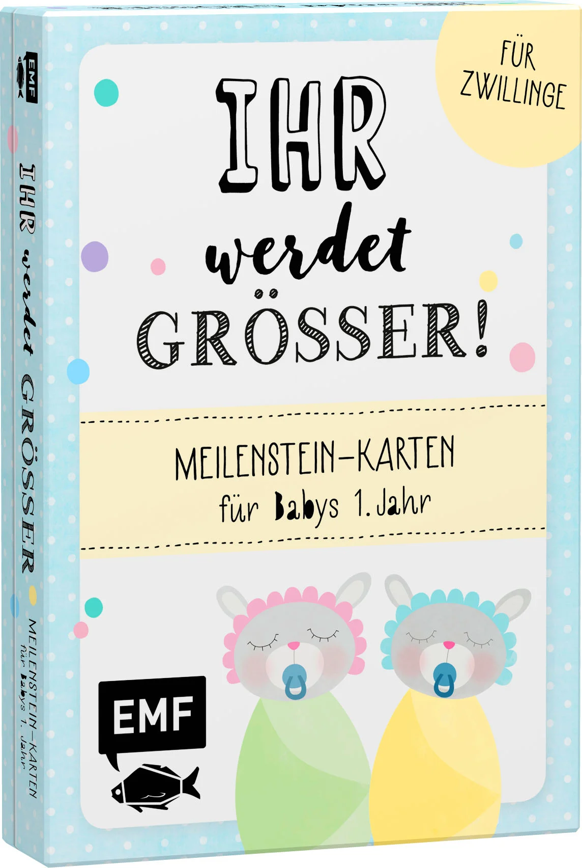 Wir sind da: Die Zahl der Zwillingsgeburten steigt seit Jahren und daher möchte auch das Glück im Doppelpack verewigt werden. Das erste Lächeln, der erste Brei, die ersten Schritte – im 1. Lebensjahr gibt es so viele wichtige und wunderschöne Ereignisse, die Mama und Papa festhalten wollen. Die 30 Meilenstein-Karten helfen dabei, diese besonderen Momente ganz kreativ zu inszenieren. Durch die praktischen Wendekarten in zwei Farbvarianten hat jeder Zwilling eine eigene Karte. Die passenden Karten werden am entsprechenden Tag einfach neben die Babys gelegt, ein Foto gemacht und anschließend für sich selbst ins Fotoalbum geklebt oder mit den Verwandten geteilt. Die von Mary-Ann Weber (