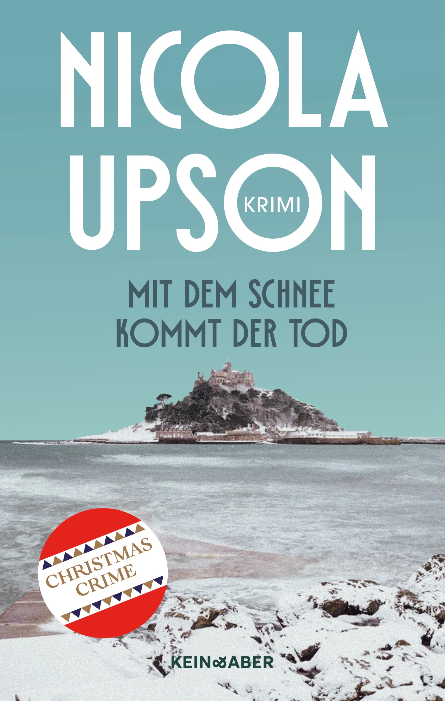 Auf der kleinen Insel St Michael’s Mount verbringen Krimiautorin Josephine Tey und Detective Chief Inspector Archie Penrose in illustrer Runde und mit Marlene Dietrich als Ehrengast ihre Weihnachtstage. Die festliche Stimmung schlägt jedoch schnell um, nach zwei Morden scheint jede und jeder verdächtig – dass die Insel auch noch durch Schneesturm und Flut vom Festland abgeschnitten ist, macht die Angst der Gäste nicht kleiner.