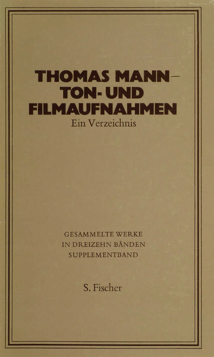Ton- und FilmaufnahmenEin VerzeichnisDer Dichter spricht: Sinn und Kunst der Sprache und des Sprechens bildeten bei Thomas Mann wie bei kaum einem anderen großen Schriftsteller eine Einheit. Immer wieder vertauschte er den Schreibtisch mit dem Vortragspult. Rundfunk und Schallplatte haben sein Wort, das dichterische wie das bekenntnishaft-politische, verbreitet und festgehalten.Ernst Loewy hat zum ersten Mal die Ton-, aber auch die Film- und Fernsehaufnahmen erforscht und in höchstmöglicher Vollständigkeit registriert. Dabei wurden auch improvisierte Äußerungen, wurden charakteristische und wichtige Texte transkribiert, deren Niederschrift fehlt.Die Ton-, die Film- und Fernsehaufnahmen sind chronologisch aufgeführt, eine Diskographie und ein alphabetisches Register sämtlicher Aufnahmen und der beteiligten Personen runden das Verzeichnis ab. So faßt und bestimmt es ein wesentliches Element von Thomas Manns Wirken und ergänzt die ›Gesammelten Werke in dreizehn Bänden‹
