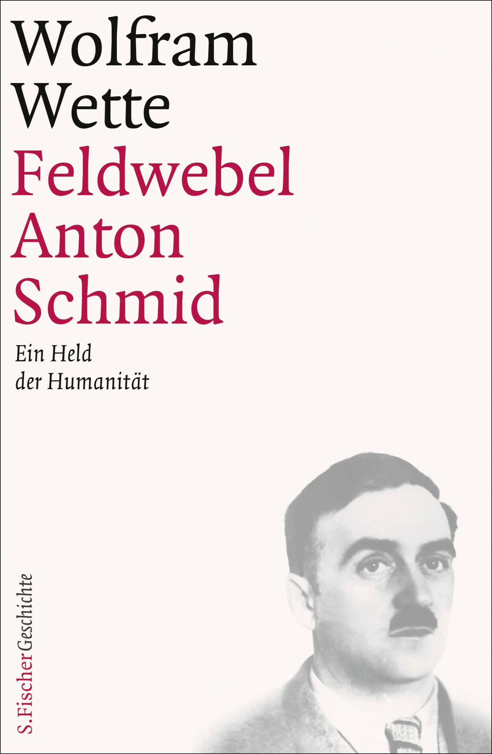Für die verfolgten Juden in Wilna verband sich mit dem Namen des Wehrmacht-Feldwebels Anton Schmid eine Verheißung. Der Unteroffizier aus Wien war für sie in den Kriegsjahren 1941/42 die personifizierte Verkörperung ihrer Hoffnung auf Rettung vor der Vernichtung. So wundert es nicht, dass Schmid von Holocaust-Überlebenden in der rückblickenden Erinnerung verklärt wurde: „Für uns war er so etwas wie ein Heiliger!“ Wer war dieser „kleine Mann“ aus Wien? Was bewegte ihn? Wieso entschied er sich dazu, im Hexenkessel von Wilna, in dem fast täglich Hunderte, ja Tausende ermordet wurden, den Verfolgten unter Lebensgefahr zu helfen und mehr als 300 von ihnen zu retten? Weshalb ging er sogar das Risiko ein, den jüdischen Widerstand zu unterstützen? Wolfram Wette schreibt die ebenso rührende wie aufrüttelnde Geschichte dieses stillen Helden. Aus den wenigen überlieferten Informationen rekonstruiert er das Lebensbild eines Menschen, der für seine vermeintlich selbstverständliche Humanität mit dem Leben bezahlte. Vor allem aber widmet sich Wette auch der Nachgeschichte nach 1945. Wie das Andenken an Schmid immer wieder verdrängt, behindert, unterdrückt wurde - besonders in der Bundeswehr.