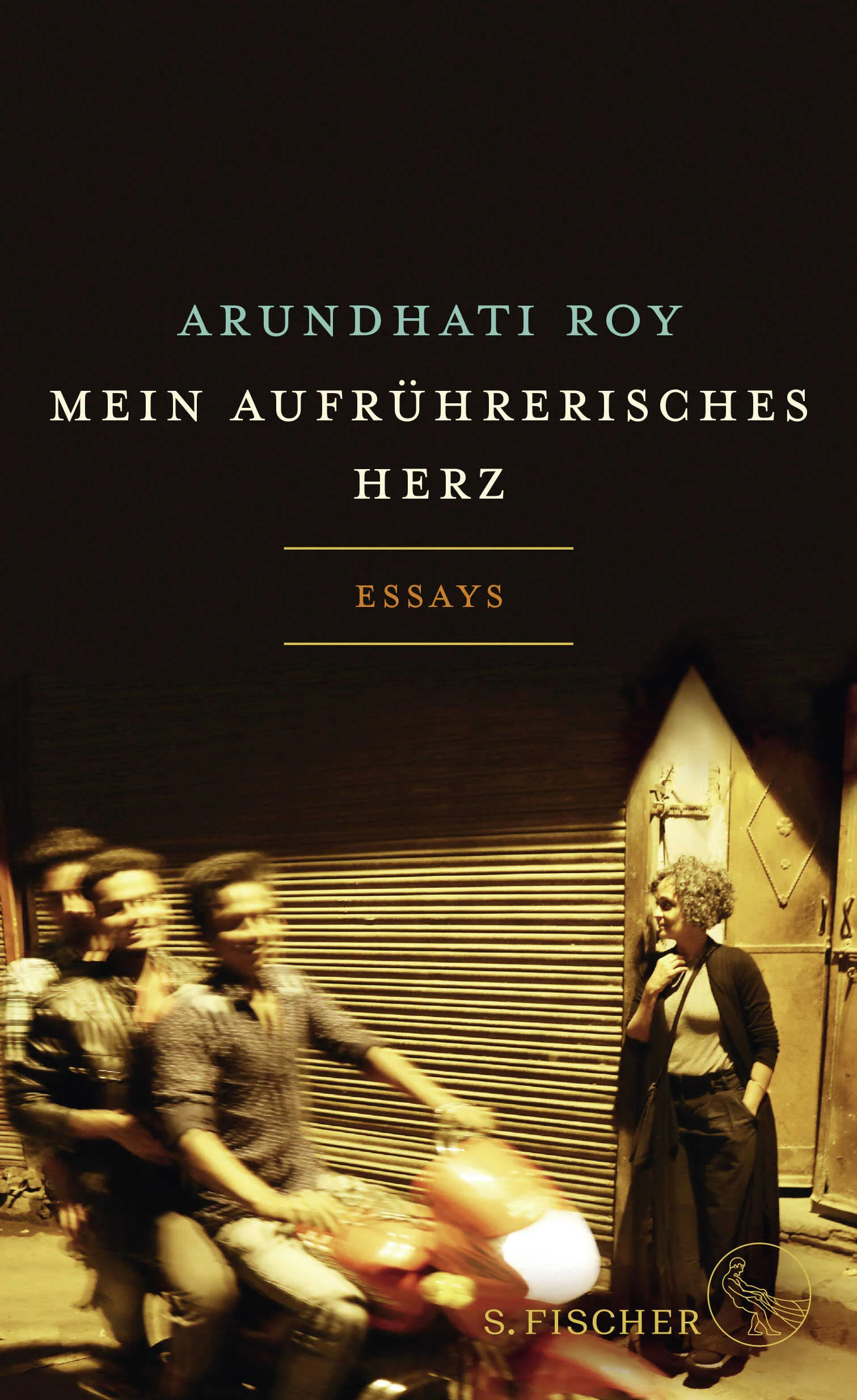 »Mein aufrührerisches Herz« zeigt die dunkle Kehrseite Indiens und ist ein Plädoyer für Freiheit und Gerechtigkeit. Ihr Mut wird bewundert, ihre Unbeirrtheit gefürchtet: Seit ihrem Bestseller »Der Gott der kleine Dinge« tritt Arundhati Roy für ein gerechteres Indien ein, für Freiheit, die nicht nur für die Wenigen gilt. Sie scheut kein Risiko. Sie kämpft nicht nur mit der Feder, sondern auch auf der Straße: gegen die von Modi angezettelten Pogrome, gegen die Besetzung Kaschmirs, gegen Abholzung und den Bau von Staudämmen, die ganze Landschaften zerstören. »Mein aufrührerisches Herz« zeichnet nicht nur diese Reisen einer engagierten Schriftstellerin und couragierten Bürgerin nach, sondern schließt den Bogen zwischen ihren beiden bewunderten Romanen »Der Gott der kleinen Dinge« und »Das Ministerium des äußersten Glücks«: Ihr Engagement ist ihr Leben.
