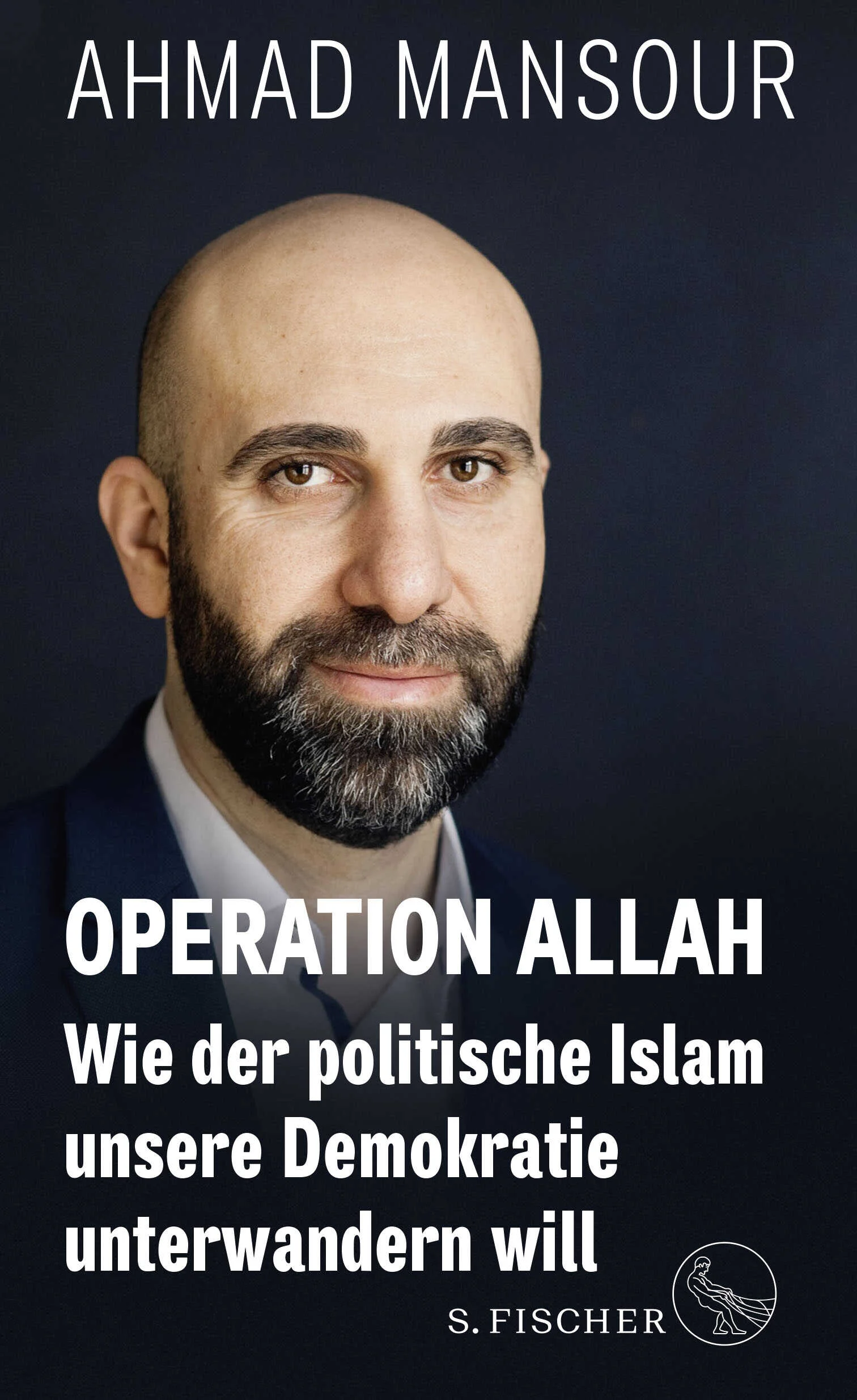 »Das Schlimmste für den radikalen Islam wäre ein europäisch geprägter Islam mit demokratischen Werten. Deshalb brauchen wir genau den.« Der Bestseller-Autor und Experte in Sachen Radikalisierung und Extremismus Ahmad Mansour legt seinen Plan für einen wirksamen Kampf gegen Islamismus in Deutschland vor.Für Ahmad Mansour, Autor des Bestsellers »Generation Allah«, ist der Islam in Deutschland eine Konsequenz einer vielfältigen Gesellschaft, die weder zelebriert noch verteufelt werden sollte. Doch wir müssen genau hinsehen: Es gibt Islamisten, die etwa politische wie wissenschaftliche Institutionen unterwandern und dabei vorgeben, sich für Integration einzusetzen. Doch sie wollen unsere Gesellschaft umformen. Es sind falsche Freunde. Der Islamismusexperte Ahmad Mansour zeigt die Versäumnisse der Politik auf und fordert von ihr, endlich zu handeln und entschieden für die Werte unserer Gesellschaft einzutreten: mit konkreten Maßnahmen, die vom Wohnungsbau bis zur Schulpolitik reichen. »Operation Allah« ist ein engagiertes und mutiges Plädoyer für eine säkulare Zukunft.Sein »Einsatz für Integration in einer freien, demokratischen und sicheren Gesellschaft« wurde 2022 mit dem BUndesverdienstkreuz ausgezeichnet.