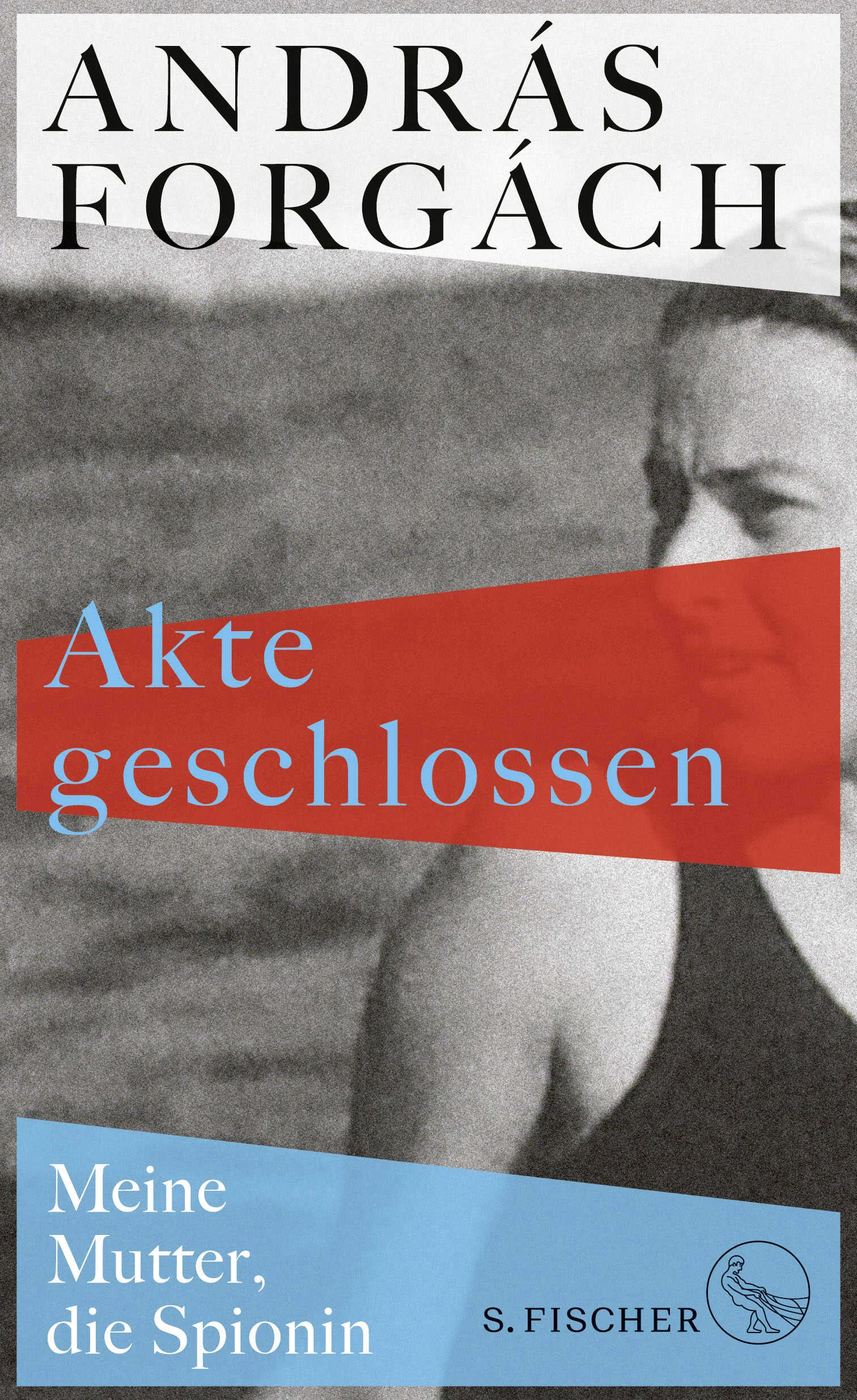 Die unglaubliche Entdeckung, dass die eigene Mutter eine Spionin warNach dem Tod der Mutter erhält András Forgách Akten vom Geheimdienst, die sein Leben auf den Kopf stellen. Er hing zärtlich an seiner Mutter und hatte ihre Lebensgeschichte rekonstruiert: eine ungarische Jüdin, die aus Tel Aviv nach Budapest zurückkehrte, weil sie Lenin über alles liebte und dem Werben eines Journalisten erlag. Sie lebten in London, Paris, in Budapest. Stets war sie der Mittelpunkt des turbulenten Freundeskreises, der Anker der Familie. Und doch hatte sie alle, sogar die Söhne, bespitzelt und verraten. So steht es in den Akten. Wohin jetzt mit der Liebe, wo nichts im Leben mehr stimmt? Verrat ist die Signatur des letzten Jahrhunderts, und selten wurde von ihr mit so viel Empathie und psychologischer Klugheit, mit Witz und Charme erzählt – die Geschichte einer unmöglichen Liebe und eines verlorenen Lebens.