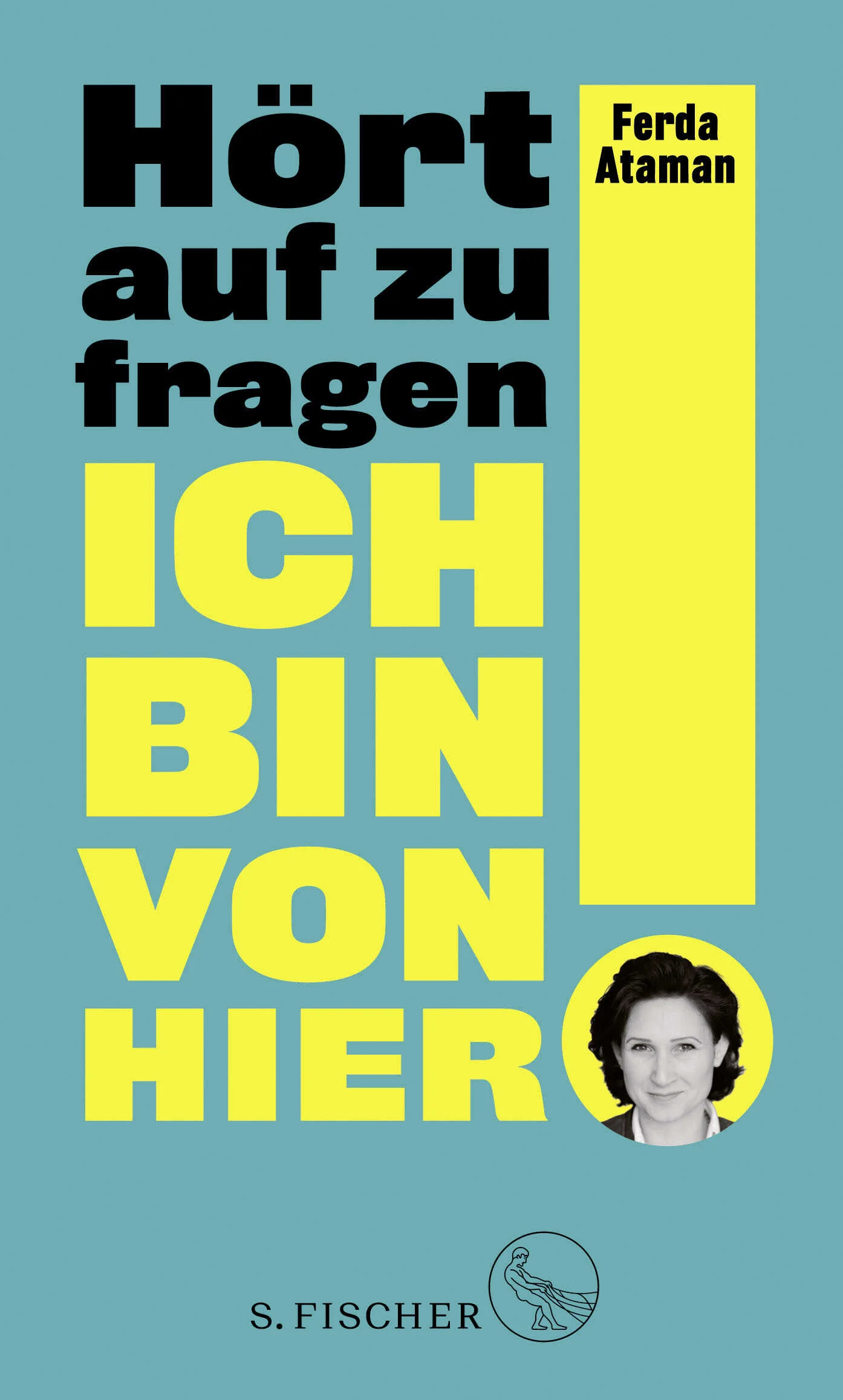 Deutsche heißen Günter und Gaby, aber eben auch Fatma und FatihDie Art, wie wir über Migration, Geflüchtete und Integration reden, zeigt: Wir haben ein Wahrnehmungsproblem. Wir tun so, als könnten wir ernsthaft entscheiden, ob wir Migranten im Land haben wollen oder nicht, und wenn ja, wie viele wir davon vertragen. Das ist Blödsinn. Sie sind längst da – und ein Teil des »wir«. Die Vorstellung von einer »weißen« Aufnahmegesellschaft, in die Migranten reinkommen, ist eine Art deutsche Lebenslüge, sagt Ferda Ataman. Wie viele andere Deutsche, die mit einem ausländischen Namen aufgewachsen sind, reißt ihr langsam der Geduldsfaden. Sie hat es satt, dauernd erklären zu müssen, wo sie eigentlich herkommt, wie sie zu Erdogan steht oder was sie vom Kopftuch hält. Nur wegen ihres Namens oder des Geburtslandes ihrer Eltern. In ihrer pointierten Streitschrift stellt Ataman fest: »Wir haben ein Demokratieproblem, kein Migrationsproblem. ABER: Wir sind weltoffener, als wir denken. Also Schluss mit Apokalypse.«