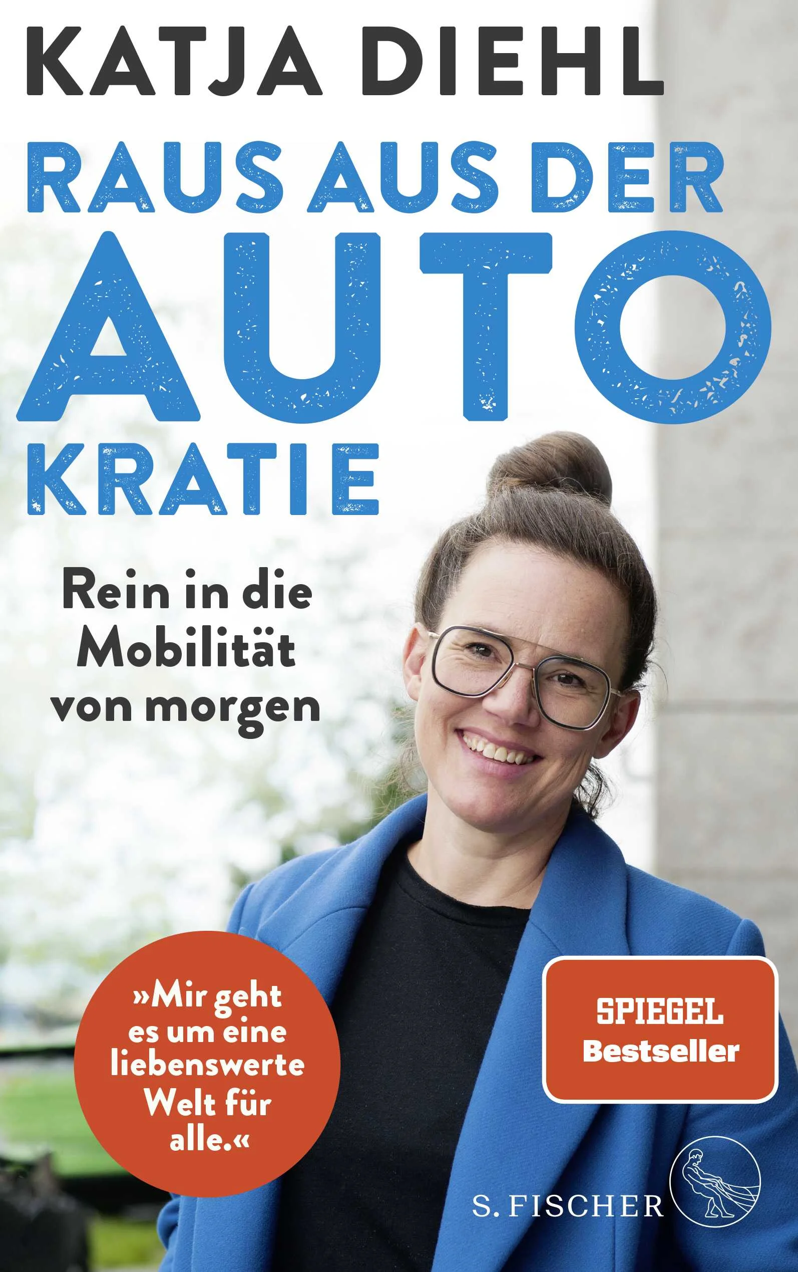 Mit Katja Diehl die Mobilitätswende aktiv gestaltenWährend die Mobilitätsexpertin und Bestseller-Autorin Katja Diehl in ihrem ersten Buch »Autokorrektur« Menschen mit ihren individuellen Bedürfnissen in Sachen Mobilität in den Fokus genommen hat, geht es ihr nun um die Hürden der Verkehrswende auf gesellschaftlicher und systemischer Ebene. Warum geschieht nichts? Warum verharren wir im Stillstand, obwohl das Wissen um eine zukunftsgerechte Mobilität uns allen zur Verfügung steht?Welche Stellschrauben sind rostig – gesellschaftlich wie politisch? Welche Rolle spielen Industrie und Medien? Was hat die Wissenschaft zu sagen und welche rechtlichen Hindernisse gilt es zu überwinden? Katja Diehl spricht mit zahlreichen Expert*innen, aber auch mit Gestalter*innen, die die Transformation bereits voranbringen. So zeigt sie, wie aus den Visionen von Mobilität eine liebenswerte Welt werden kann.»Wir könnten es schöner haben – und gesünder. Wenn es um die Frage geht, welche Rolle die Mobilitätswende dabei spielt, hat Katja Diehl viele gute Antworten. Mit ihrem Expertinnenwissen zeigt sie immer wieder konkrete Ideen und Konzepte auf, die uns aus der Abhängigkeit vom Auto befreien und die Städte sowie den ländlichen Raum lebenswerter machen würden.« Eckart von Hirschhausen »Katja Diehl hat ein Talent dafür, Lust auf Veränderung auszulösen. Bei der Mobilitätswende geht es ihr stets um die Menschen – das macht ihre Arbeit so wertvoll.« Claudia Kemfert»Die Menschenliebe ist Katja Diehls Motor, um sich unermüdlich für eine zukunftsfähige Mobilität einzusetzen. Sie ist eine wichtige und inspirierende Stimme zugleich.« Maren Urner