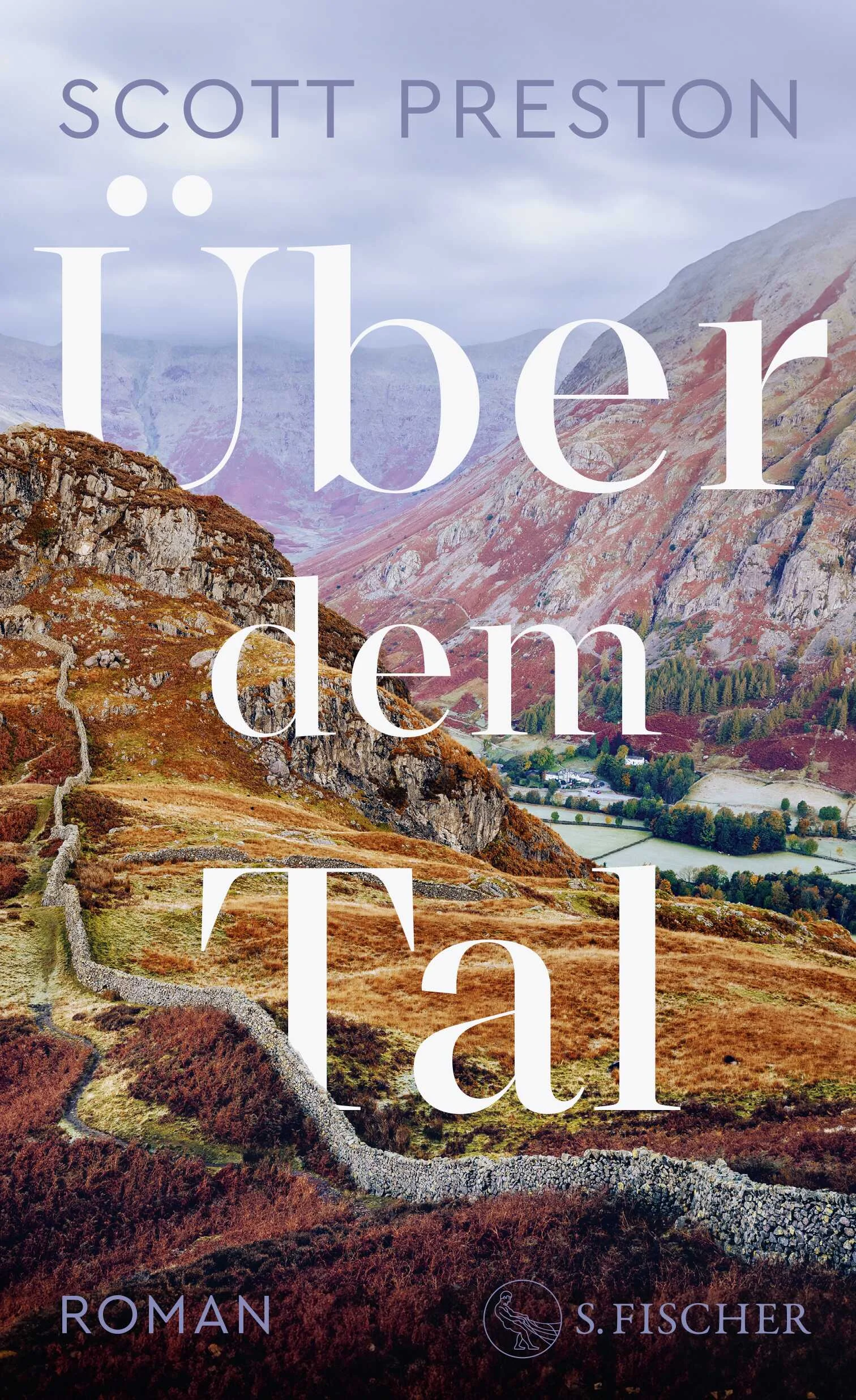Eigenwillig, brutal und wunderschön: eine raue Liebeserklärung an ein vergessenes EnglandAnfang 2001 bricht auf den Farmen im nordenglischen Lake District eine tödliche Seuche aus, die die Schafe aus den Tälern verschwinden lässt und den Himmel mit dem beißenden Rauch der brennenden Kadaver verdeckt. So beginnt die dunkle Geschichte von Steve Elliman und William Herne. Die beiden Schafzüchter gehören zu denen, die alles verlieren. Im Diebstahl einer Herde im Süden des Landes sehen sie ihre einzige Rettung. Scott Preston erzählt von einem vergessenen England und einer verlorenen Generation, von Bauern, die sich in der brutalen Hingabe an ihre Herden verlieren, von den Folgen eines spektakulären Raubüberfalls und vom Scheitern im Kampf um die eigene Existenz. »Über dem Tal« ist die Liebeserklärung an eine atemberaubend schöne Landschaft, deren archaische Unerbittlichkeit die Bedingung für die ist, die in ihr leben. Scott Prestons »Über dem Tal« ist eine wütende und hochpoetische Feier der Größe unserer kleinen Welt.