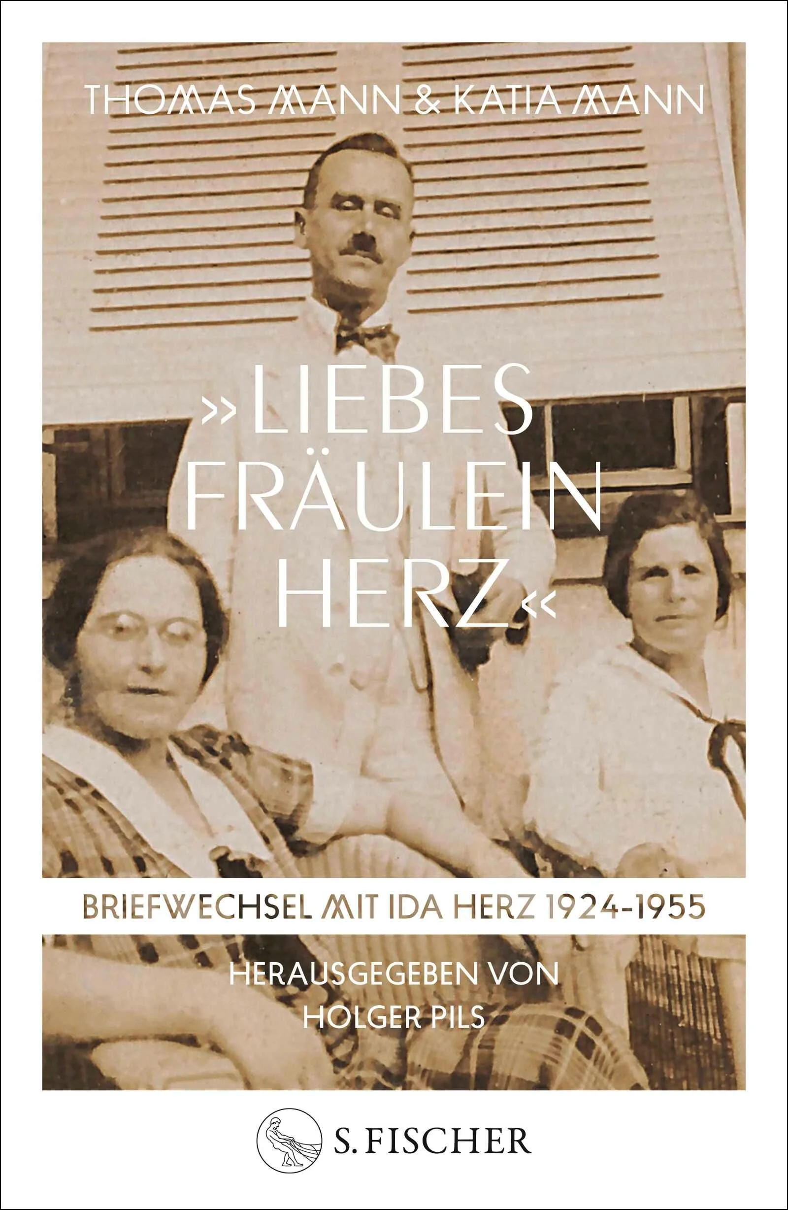 Der letzte große, bislang noch nicht veröffentlichte Briefwechsel Thomas Manns  Die jüdische Buchhändlerin Ida Herz war Thomas Manns treueste Leserin und erste Archivarin. Auch wenn in der Familie Mann manchmal über »Herzchen« gespottet wurde, wussten alle: Ihre Treue war bedingungslos. Häufig nahm Thomas Mann ihre Hilfe in Anspruch. Er nahm Anteil an ihrem Exilschicksal, öffnete sich ihr in Briefen und porträtierte sie im »Doktor Faustus«. Ida Herz sagte über Thomas Mann: »Er war mein bester Freund«. Es war allerdings eine ungleiche Freundschaft, eine Geschichte von euphorischer Hingabe und schließlich bitterer Enttäuschung. Über 400 Briefe dokumentieren diese ungewöhnliche Beziehung, in die auch Katia Mann einbezogen war. Ein beeindruckender Briefwechsel, in dem sich über 30 Jahre europäische und amerikanische Zeitgeschichte spiegeln. Nicht zuletzt auch ein vielschichtiger, unterhaltsamer Einblick in Thomas Manns Leben in Deutschland, der Schweiz und den USA.