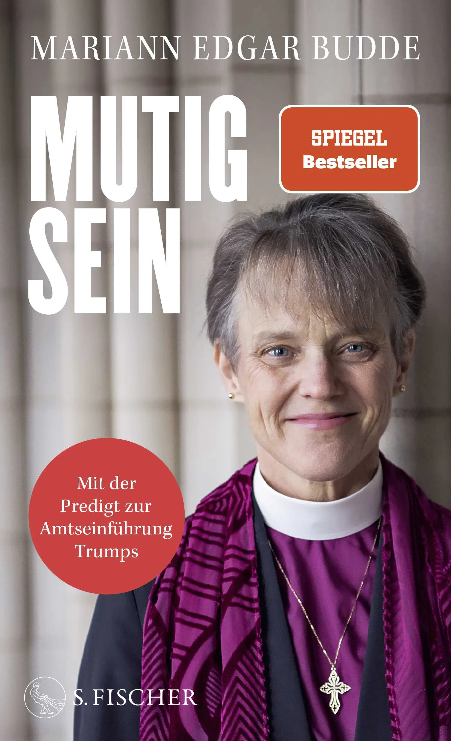 Im Gottesdienst zur Amtseinführung Trumps richtete sich Bischöfin Mariann Budde mit kritischen Worten und der Bitte um Erbarmen direkt an den Präsidenten. Die Mitschnitte ihrer Predigt gingen um die Welt, vielen ist sie zum Vorbild geworden. Hier zeigt sie: Mut und mutiges Handeln sind ein Lebensweg. Anhand zahlreicher Geschichten – von Harry Potter über den Kleinen Prinzen bis zum Lukasevangelium – und persönlicher Erfahrungen beschreibt sie, wie wir uns zu  unserem mutigsten Selbst entwickeln können. Mut ist eine Reise, die wir jeden Tag antreten können, davon ist Mariann Budde überzeugt. Im Laufe eines Lebens gibt es entscheidende Momente, in denen wir den einen oder anderen Weg einschlagen. Dabei kann es ebenso um Zivilcourage gehen, wie auch um persönliche, innere Entscheidungen. In sieben Kapiteln zeigt die Bischöfin, wie einzigartig und zugleich universell solche Momente sind und wie wir lernen, mutig zu sein. Es geht um Entscheidungen: zu gehen, zu bleiben, etwas Neues zu beginnen, zu akzeptieren, was wir nicht gewählt haben, sich Herausforderungen zu stellen, mit Enttäuschungen umzugehen und Beharrlichkeit aufzubringen. Man muss kein gläubiger Mensch sein, meint Mariann Budde, um auf die zutiefst menschliche Fähigkeit zu vertrauen, Liebe, Güte und echte Stärke in unser eigenes Leben und in die Welt zu bringen.Mit Vorwort zur deutschen Ausgabe und der kompletten Predigt zur Amtseinführung Trumps 