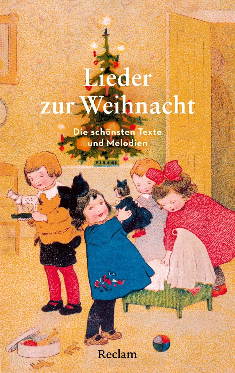 40 traditionelle Weihnachtsklassiker Wenn die besinnliche Zeit beginnt, erklingen überall die Weihnachtslieder. Ob Morgen kommt der Weihnachtsmann oder O Tannenbaum, sobald es die ersten Lebkuchen zu kaufen gibt, kommt man aus den Ohrwürmern nicht mehr heraus. Damit man aber stets den richtigen Ton trifft, werden bei dieser Auswahl der 40 bekanntesten traditionellen Lieder die Noten und Harmonien für die Gitarrenbegleitung gleich mitgeliefert. So kann jeder mitsingen und die Weihnachtsmusik erklingen lassen! Geteilte Weihnachtsfreude: Für gemeinsame Singstunden in der Adventszeit, ob mit Kindern, Freunden oder den Großeltern. Kompakt, übersichtlich und handlich: Ideal für die Weihnachtsfeiern oder als kleines Mitbringsel. Perfekt ausgestattet: Mit einem Inhaltsverzeichnis nach Liedanfängen und einer Grifftabelle für die Akkorde auf der Gitarre.