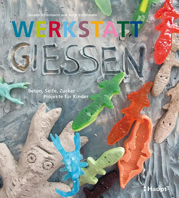 Nach «Werkstatt Holz» ein neues Handwerksbuch von Antje und Susann Rittermann für Kinder zwischen 5 und 12 Jahren. Tolle Gießprojekte aus Beton, Seife und Isomalt - fantasievoll und farbenfroh, wie Kinder es lieben. Mit vielen Tipps aus der Praxis auch für die Gruppenarbeit - alle Objekte wurden von Kindern hergestellt und getestet. Auf den ersten Blick haben Beton, Seife und Zucker nichts gemeinsam, doch eine Technik verbindet die drei Materialien: das Gießen! Zuckerlolli, Streifenseife oder Betonpokal - diese und viele weitere Projekte aus steinhartem Beton, duftender Seife oder leuchtendem Zucker findet man in diesem Buch. Welcher Werkstoff ist am spannendsten? Am besten, man probiert sie alle aus. Die beiden Autorinnen, beide Künstlerinnen mit langjähriger Erfahrung beim Werken mit Kindern, erklären nicht nur, wie man eine Schalung baut und Beton, Seife oder Zucker verarbeitet, sondern sie zeigen auch, wie Kinder ab fünf Jahren selbst Formen entwerfen und Objekte gießen können. Diese gelingen in Küche und Garten, ganz ohne aufwendige Hilfsmittel. Mit Löffel, Becher und Mikrowelle hat man die wichtigsten Werkzeuge schon beisammen. Und wer nicht gerne Anleitungen liest, schaut sich die Zeichnungen zu den Projekten an, blättert zur Ideenseite oder findet über QR-Codes ergänzende Anleitungsfilme im Internet.
