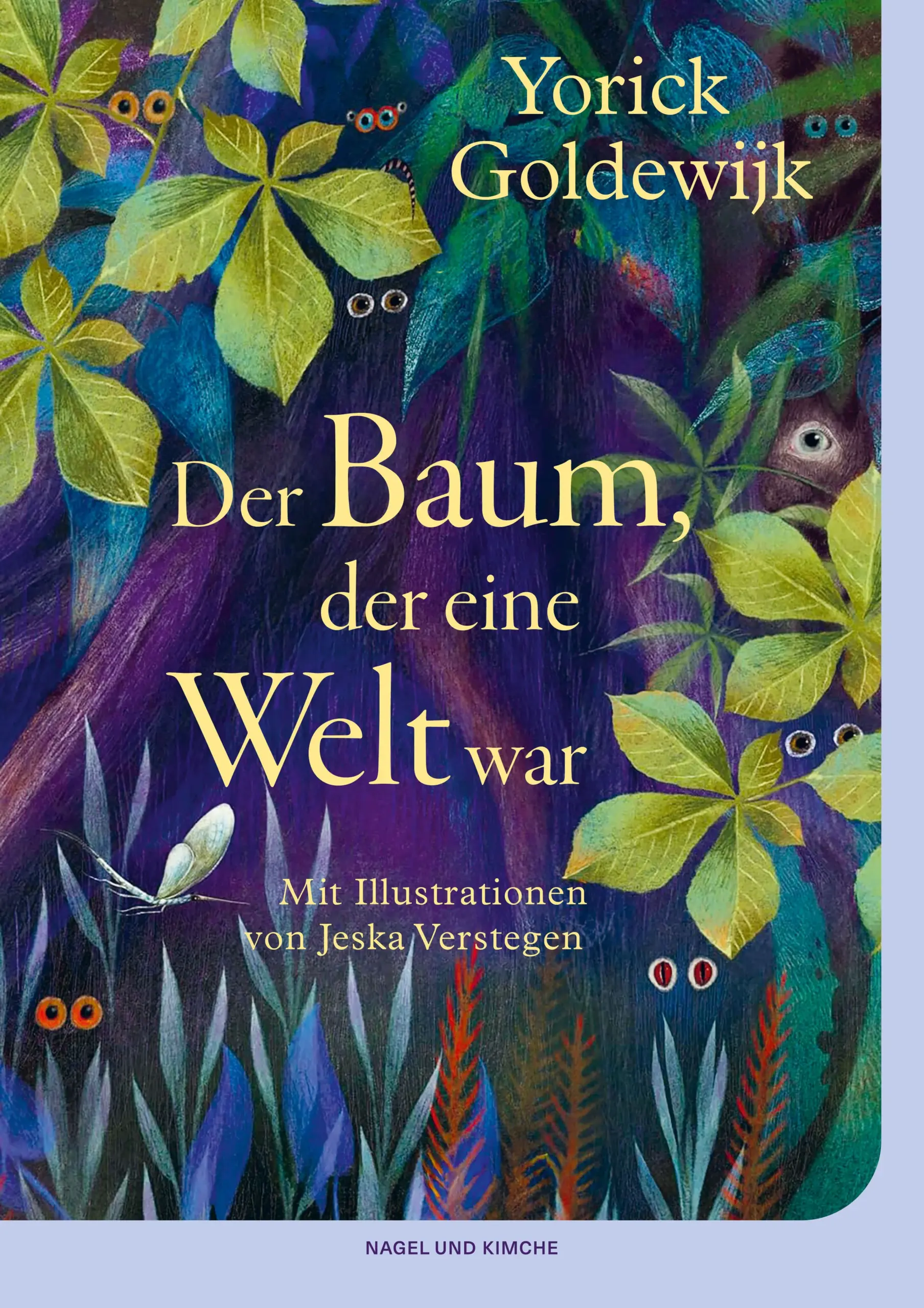 Humorvoll bezaubernde Lebensphilosophie – ein Geschenkbuch für alle von 9 bis 99Die Schmetterlingsraupe, die kein Schmetterling werden, sondern eine Raupe bleiben will. Die Kreuzspinne, die Mitleid mit ihren Opfern hat und sie aus ihrem Netz befreit. Der Steinkauz, der nicht weiß, ob er tatsächlich eine Eule, oder doch nur ein Stein ist. – Sie alle leben in einem Baum, in einem kleinen und doch endlosen Kosmos, und stellen sich die kleinen und großen Fragen des Lebens. Ein wundervoll bebildertes Geschenkbuch, das überrascht, unterhält und berührtFür alle Fans von Büchern wie 