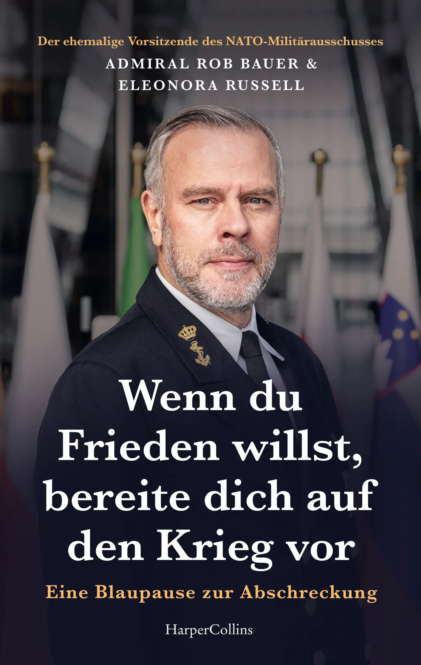 »Dieses Buch wird den Gesellschaften der Bündnisstaaten helfen, stärker zu werden.«– Jens Stoltenberg, ehemaliger NATO-Generalsekretär Wie gut sind wir gerüstet? Über die Zukunft unserer Sicherheit. Ein dringender Appell des ehemaligen Vorsitzenden des NATO-MilitärausschussesDie russische Invasion der Ukraine markiert eine sicherheitspolitische Zäsur. Der Krieg ist zurück in Europa und hat eine neue Ära kollektiver Verteidigung eingeläutet.Rob Bauer, langjähriger Vorsitzender des NATO-Militärausschusses, reist seit 2022 um die Welt, um politische Entscheidungsträger, Unternehmen, Bürgerinnen und Bürger von der Notwendigkeit zu überzeugen, sich auf den Krieg vorzubereiten. Je besser die Bündnispartner gerüstet sind, desto wirksamer können sie abschrecken – und desto geringer das Risiko, in einen Krieg hineingezogen zu werden.Dieses Buch vermittelt sieben strategische Lektionen zur Stärkung unserer Sicherheit. Es ist eine Einladung, darüber nachzudenken, welchen Beitrag wir alle leisten können, um für den Ernstfall gewappnet zu sein. Indem wir uns auf den Krieg vorbereiten, erhöhen wir unsere Chancen, ihn zu verhindern. Die Verantwortung für den Schutz unserer Freiheit liegt nicht allein auf den Schultern derjenigen in Uniform. Sie ist eine Aufgabe für uns alle. »In unserer komplexen Welt entscheidet nicht nur der Wille zum Handeln, sondern die Kunst, mit Präzision und Mut das Richtige zu tun. Dieses Buch weist uns den Weg dahin.«– General Carsten Breuer, Generalinspekteur der Bundeswehr »Ein herausragendes Buch über die Notwendigkeit, in einer zunehmend bedrohlichen Welt unsere Resilienz zu stärken und unsere Abschreckungsfähigkeit zu gewährleisten.«– General a.D. David Petraeus, ehemaliger CIA-Direktor 