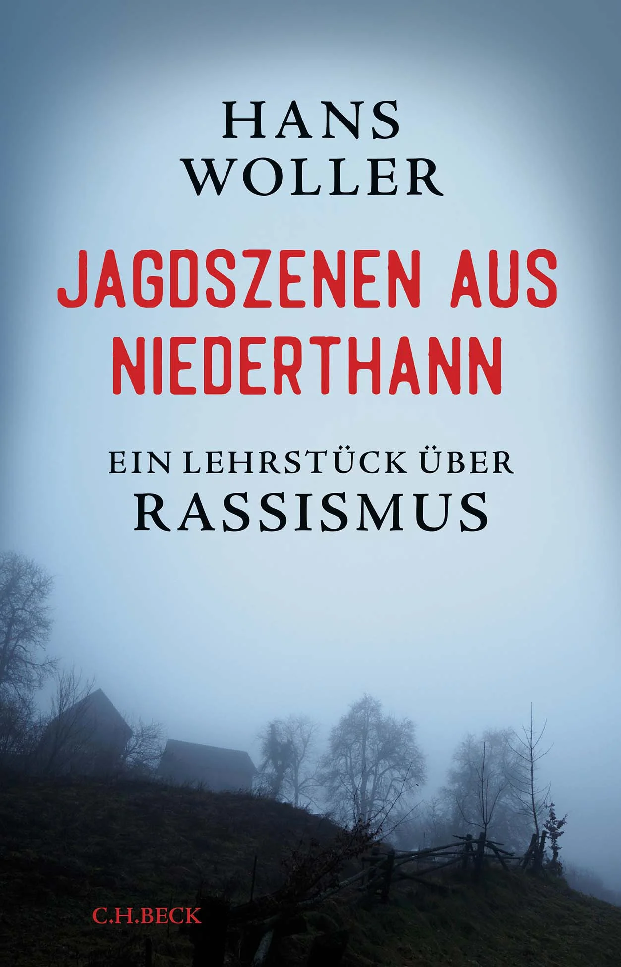 EIN DORF DECKT EINEN TÄTER In Niederthann gärt eine dunkle Vergangenheit. Das beschauliche Dorf in Oberbayern war in den 1970er Jahren Schauplatz eines Verbrechens, das als Lehrstück für Alltagsrassismus und seine verhängnisvollen Konsequenzen dienen kann: Eine junge Romni verlor ihr Leben, eine andere blieb schwer verletzt zurück. Hans Woller hat den Kriminalfall rekonstruiert und erzählt eine Geschichte voller Abgründe und rassistischer Ressentiments, die uns fern erscheint, aber doch so nahe ist. Denn Fragen wie diese sind nach wie vor brandaktuell: Die Schüsse von Niederthann - könnten sie wieder fallen, wen würden sie diesmal treffen, und würde die Gesellschaft heute anders darauf reagieren als damals, als man den Täter zum Opfer erklärte und den Opfern mit ebenso kaltherziger wie herabsetzender Gehässigkeit begegnete? In Niederthann fielen 1972 vier Schüsse. Keiner ging daneben. Die Bilanz war schauerlich: eine schwer verletzte Romni und eine tote Romni, die ein Kind im Leibe trug. Sie flohen bereits aus dem Bauernhof, in dem sie überrascht worden waren. Der Todesschütze kam vor Gericht glimpflich davon. Alle standen zu ihm: die Polizei, die Justiz, die katholische Kirche, die CSU, überhaupt die ganze «anständige» Gesellschaft, die sich auch finanziell nicht lumpen ließ. Zahlreiche Kreisräte und Bürgermeister der CSU beteiligten sich ebenso an der Hilfsaktion wie ein Minister, der zusammen mit zwei Kollegen die Hand über den Täter hielt. Um die Opfer und ihre Angehörigen kümmerte sich niemand. SIe waren ja nur «Zigeuner» und sie blieben es, von Empathie bis heute keine Spur. Hans Woller schildert die Hintergründe und Folgewirkungen dieses Kriminalfalles, der als «Zigeuner-Krieg» für Schlagzeilen sorgte. Der 