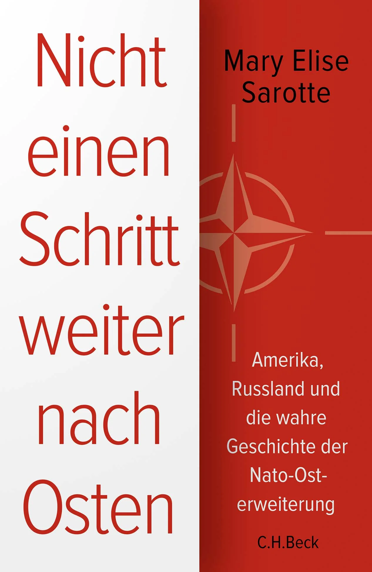 WAR DIE NATO-OSTERWEITERUNG ALTERNATIVLOS? MARY E. SAROTTES GRUNDLAGENWERK Not one inch eastwards nicht einen Schritt weiter nach Osten. Mit diesen Worten schlug US-Außenminister James Baker Gorbatschow im Rahmen der Verhandlungen um die deutsche Wiedervereinigung einen hypothetischen Handel vor: Ihr gebt euren Teil Deutschlands frei, wir verrücken die Nato nicht nach Osten. Seitdem ranken sich um dieses Gespräch zahlreiche Legenden und Kontroversen. Gab es ein Versprechen des Westens, sich nicht auszudehnen? Und wie kam es zu der heute so umstrittenen Nato-Osterweiterung? Mary Elise Sarotte hat Unmengen von Archivmaterial durchforstet, um eine der großen politischen Streitfragen unserer Zeit zu klären. In ihrem grundlegenden Buch führt sie in das entscheidende Jahrzehnt zwischen dem Mauerfall und dem Aufstieg Putins. Dabei zeigt sie, warum es nicht zu einer neuen Sicherheitsarchitektur für Europa kam und wie damals die Saat gelegt wurde für die Spannungen, die unsere heutige Welt bestimmen. Nach dem Ende des Kalten Krieges träumten viele von einem «gemeinsamen Haus Europa», vom «Ende der Geschichte» und vom Anbruch eines friedlichen Zeitalters. Doch schon bald verdüsterte sich das Bild. Die Sowjetunion zerfiel im Dezember 1991 und hinterließ ein Machtvakuum. Moskaus blutiger Krieg in Tschetschenien verunsicherte seit 1994 Beobachter im Westen, vor allem aber auch in den Nachfolgestaaten des Warschauer Paktes. So setzten sich in Washington schließlich die Befürworter der Nato-Osterweiterung durch. Am Ende war Europa erneut von einer klaren Trennlinie durchzogen, die Mitglieder von Nicht-Mitgliedern trennte. Nur lag diese Linie jetzt einige hundert Kilometer weiter östlich. Wer es in die Nato geschafft hatte, befand sich in Sicherheit. Doch insbesondere für die Ukraine wurde es dadurch schwieriger, sich aus dem russischen Orbit zu lösen. Mary Elise Sarotte erzählt, wie die Entscheidung für die Nato-Osterweiterung zustande kam, und fragt, ob es Alternativen gegeben hätte. Dabei zeigt sie, wie spannend Geschichte sein kann, wenn man es versteht, sie packend zu erzählen. Eines der politisch umstrittensten Themen unserer Zeit Das hochgelobte Grundlagenwerk jetzt auf Deutsch Viele unbekannte Archivquellen, spannend geschrieben Vom Mauerfall bis zum Nato-Beitritt Polens, Tschechiens und Ungarns Die 90er Jahre waren eine Zeit verpasster Gelegenheiten Statt einer neuen Friedensordnung entstand ein konfliktträchtiges Patt Wenn man die Debatte seriös führen will, kommt man an diesem Buch nicht vorbei