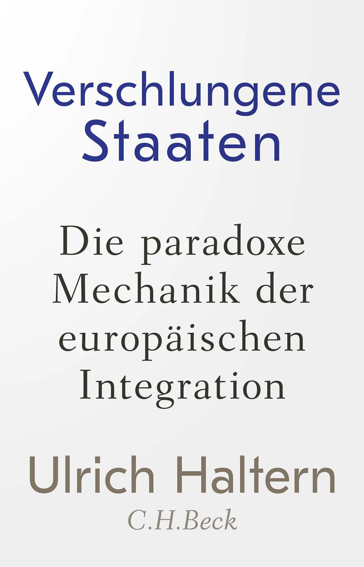 Die europäischen Integration - warum ihre Stärken auch ihre Schwächen bedingen Man kann die starken Ambivalenzen der europäischen Integration nur managen, aber nicht beseitigen. Denn was die Europäisierung voranbringt, das führt zu Konflikten mit dem nationalen Selbstbehauptungswillen vieler Einzelstaaten, während umgekehrt dieser Willen einer machtpolitischen Bündelung der Union im Wege steht. In dieser Situation zwingt das weltpolitische Stühlerücken in der Gegenwart Europa verstärkt dazu, sich auf die veränderte Lage einzustellen. Ob und wie es der Europäischen Union gelingen kann, dem Einbruch atavistischer politischer Gewalt zu begegnen und den Aufstieg populistischer Kräfte in den Mitgliedsländern einzudämmen, auch davon handelt diese scharfsinnige Bestandsaufnahme der europäischen Integration. Dieses Buch führt systematisch durch die Funktionsbereiche der EU und untersucht anhand von Beispielen auf den drei Ebenen Recht, Politik und Kultur die Verlaufsmuster ihrer Entscheidungsprozesse. Es zeigt, dass die innere Spannung der europäischen Integration sich in eine Mechanik übersetzt, die problemübergreifende Regelmäßigkeiten aufweist: Einer begrenzten Überführung von Macht auf die Unionsebene folgt deren Entgrenzung. Dies wiederum zieht starke Ambivalenzen der Staaten und ihrer Bürger gegenüber der Integration nach sich. Eine scharfsinnige Analyse der Mechanik der europäischen Integration Einzelstaaten versus Union was die EU von anderen globalen Playern unterscheidet Von einem der besten Kenner des Europarechts
