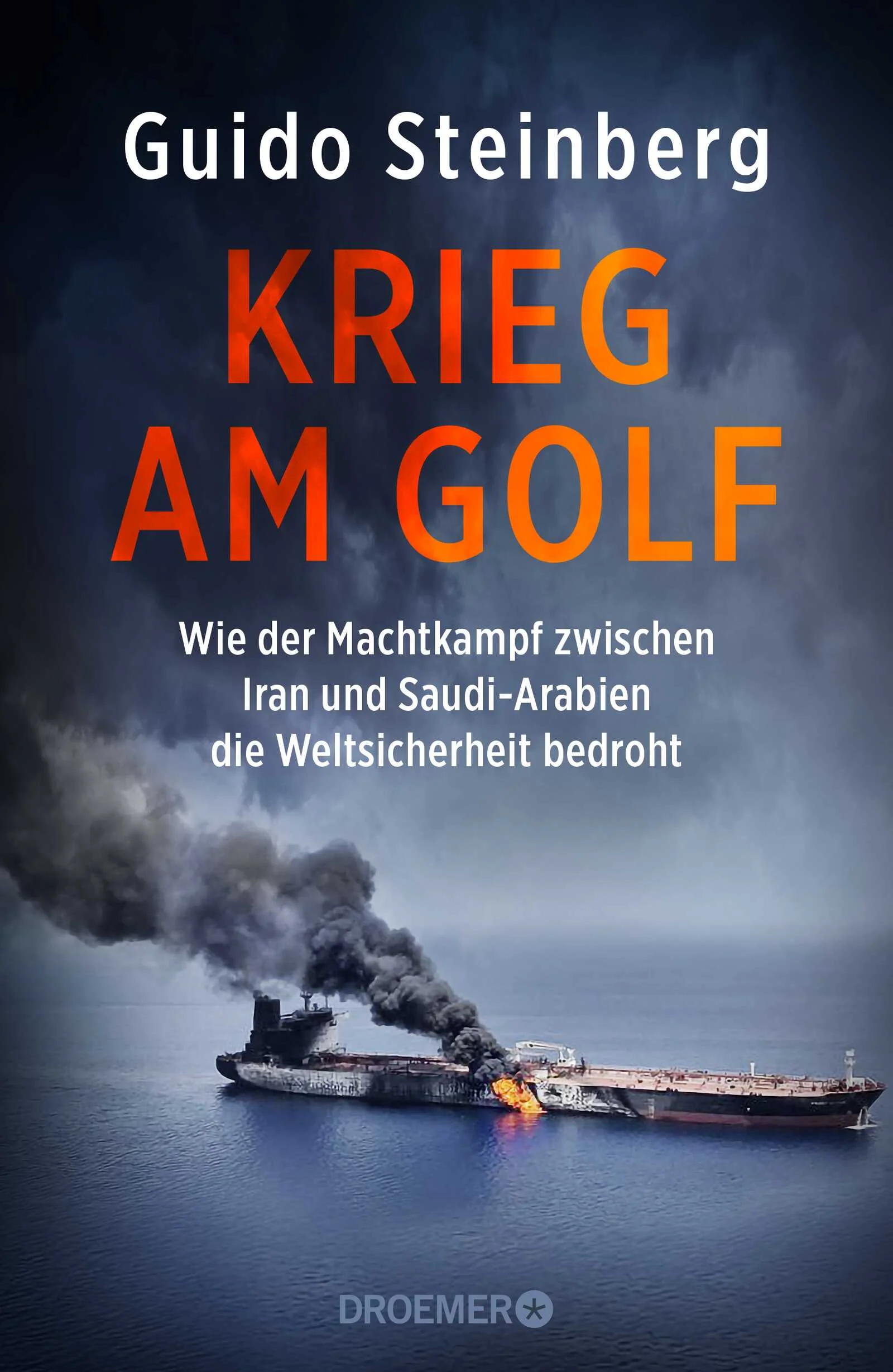 Der Nahost-Konflikt hat sich in den letzten Jahren verschoben. Und er hat eine neue Dimension angenommen: Seitdem US-Präsident Donald Trump das Atom-Abkommen mit Iran im Mai 2018 einseitig aufkündigte, wachsen die Spannungen im Nahen Osten und am Persischen Golf. Mit Saudi-Arabien und dem Iran stehen sich dort zwei Länder gegenüber, die erbittert um die Hegemonie im Nahen Osten kämpfen. Diese Auseinandersetzung hat für die gesamte Weltpolitik Auswirkungen ‒ und im drohenden Kriegsfall auch direkte Folgen für uns in Deutschland. Der renommierte Islamwissenschaftler Guido Steinberg erklärt in seinem Buch diesen hochgefährlichen Konflikt und verdeutlicht, wie sehr er auch uns betrifft.Drohende Folgen für Deutschland und Europa:• Zunahme von Terror-Anschlägen• Behinderung der Versorgung mit Öl und Gas • Verbreitung von Nuklearwaffen im Nahen Osten• Wachsende Flüchtlingszahlen War früher die Auseinandersetzung zwischen Israel und seinen Nachbarn im Fokus prägend für die Geschichte des Nahen Ostens, so hat sich der iranisch-saudi-arabische Gegensatz in den letzten zwei Jahrzehnten zu dem zentralen Konflikt des Nahen Ostens entwickelt, der sich auf alle politischen und militärischen Geschehnisse in der Region auswirkt. Dies gilt für den Bürgerkrieg in Syrien ebenso wie für den im Jemen und den Kampf gegen die Terror-Organisation „Islamischer Staat“. Wie dominant die Auseinandersetzung geworden ist, zeigt sich am deutlichsten aber an ihrem Einfluss auf den ehemals so wichtigen Kernkonflikt zwischen Israelis und Arabern, in dem sich die saudi-arabische Führung mehrfach auf die Seite der Regierung in Tel Aviv/Jerusalem gestellt hat, während Iran die Führung unter den militanten Gegnern des jüdischen Staates übernommen hat. Guido Steinberg erklärt in seinem Buch, warum der Aufstieg Saudi-Arabiens und Irans die Machtverhältnisse im Nahen Osten grundlegend verändert und inwiefern er die Politik der Region lange bestimmen wird – und welche Konsequenzen dies für uns hat.