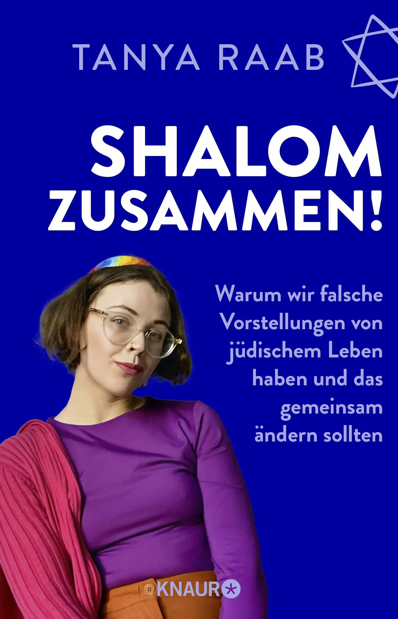 Jüdisches Leben abseits von Klischees: Aktivistin Tanya Raab räumt mit Vorurteilen auf„Du siehst ja gar nicht jüdisch aus“ ist ein Satz, den Tanya beim Dating schon oft gehört hat. Seitdem sie auf dem Pausenhof mitbekam, wie ein Mitschüler den anderen mit „Du Jude“ beschimpfte, beschäftigen sie viele Fragen: Was bedeutet es, jüdisch auszusehen? Gibt es so etwas überhaupt? Muss ich mich für mein Jüdischsein schämen oder darf ich stolz darauf sein?Geboren in der Ukraine, zog Tanya Raab mit 3 Jahren als jüdischer Kontingentflüchtling nach Deutschland. Ihre Mutter ist jüdisch, ihr Vater nicht. Über die Jahre wird ihr immer wieder geraten, diesen Teil von ihr zu verschweigen, um sich selbst zu schützen. Doch eines Tages beschließt sie, sich nicht länger zu verstecken. Ob mit Davidstern-Kette im Fitnessstudio oder Regenbogen-Kippah beim Einkaufen - die queere und feministische Aktivistin zeigt, dass jüdisches Leben anders gelebt werden kann, als man es erwartet. Selbstbewusst erzählt sie von ihrem Alltag zwischen Tradition und Moderne sowie tagtäglichen Erfahrungen mit Antisemitismus, klärt auf über weit verbreitete Stereotype und rechnet mit der deutschen Erinnerungskultur ab. Mit Scharfsinn und Witz gibt Tanya Raab Impulse für eine Zukunft, in der Jüdinnen und Juden ein Leben ohne Angst und Vorurteile in Deutschland führen können.