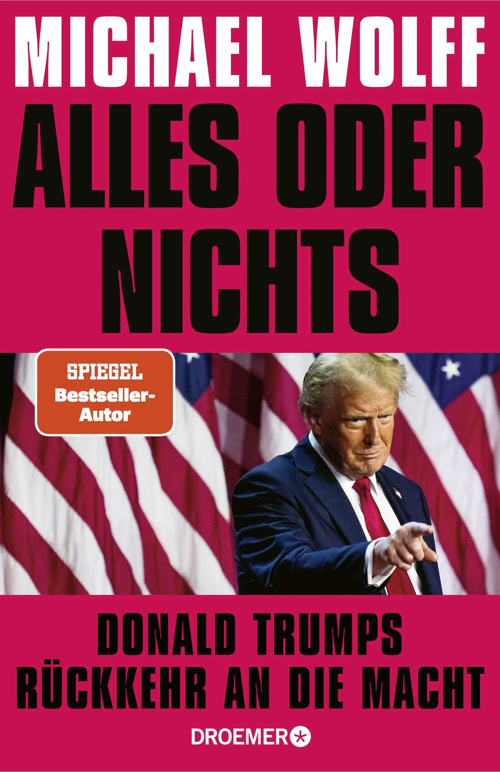 TRIUMPH DES CHAOS: WARUM DONALD TRUMPS WAHLSIEG UNVERMEIDBAR WAR – UND WAS ER FÜR DIE WELT BEDEUTET»Starautor Michael Wolff hat wieder eine Art Sachbuchthriller über Donald Trump geschrieben.« Matthias Kolb, Süddeutsche Zeitung»Das Buch ist unbestreitbar fesselnd – eine wahre Ausbeute an Schleim, Kriecherei und Widerwärtigkeiten, die die Geschichte von Trump 2.0 erzählt.« Nicolas Niarchos, The New York Times»Eine einzigartige und eindringliche Diagnose des Charakters und des Führungsstils des Präsidenten.« Publishers WeeklyDonald Trumps zweite US-Präsidentschaft ist eines der größten politischen Comebacks aller Zeiten und erschüttert die Welt. Das beweist schon der Weg, auf dem er zurück ins Weiße Haus gelangt ist. Der Journalist und Bestsellerautor Michael Wolff hat Trump dabei so eng begleitet wie niemand anderes: Wir dringen in die Kitschwelt von Mar-a-Lago ein, sitzen in unterkühlten Gerichtssälen und im Wohnzimmer des Trump Tower in New York; wir beobachten den US-Präsidenten bei seinen Ausrastern, Geistesblitzen und täglich vierstündigen Golfrunden; wir lernen seine schillernde Entourage kennen, die jetzt auf einflussreichen Posten in Washington sitzt.Schon bald offenbart sich eine gespaltene Realität: Einerseits steckt Trump in einem tiefen Sumpf aus juristischen Untersuchungen, Anklagen und Verfahren, andererseits unterstützt ihn seine Partei bedingungslos, während die Umfragewerte steigen und die Opposition schwächelt. Aber genau das ist der unheimliche Grund für Trumps Erfolg: Auf dem schmalen Grat zwischen Tragödie und Farce zeichnet Wolff das erschütternde Porträt eines Mannes, dessen Verhalten so unkontrolliert und erratisch ist, dass es alle Regeln des politischen Lebens außer Kraft setzt. So ist »Alles oder Nichts« nicht weniger als das eindringliche Zeugnis der Dämonen, des Unfriedens und der Anarchie im Amerika unter Donald Trump.Wolffs Buch ist ein investigativer Politthriller, der in die Abgründe des Trumpuniversums blickt – und liefert damit einen Schlüssel zum Verständnis jener Gesellschaft, die Trump hervorgebracht hat.