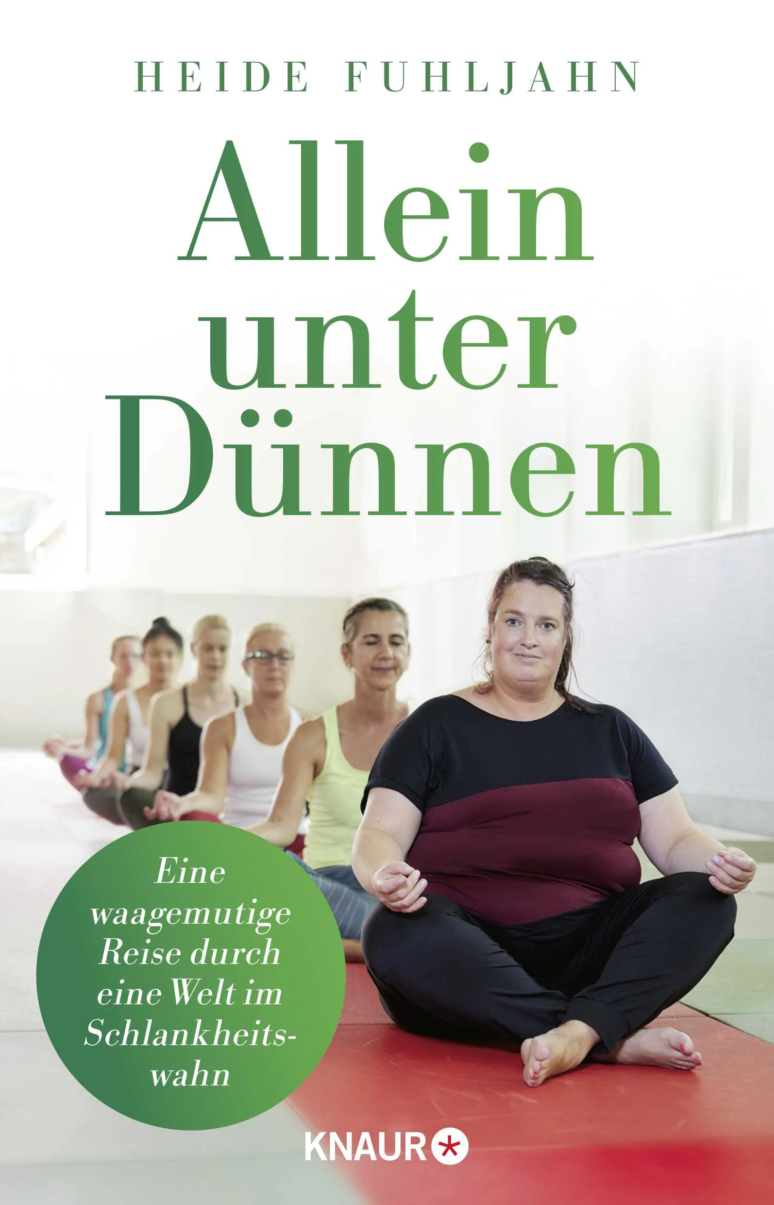 (Über-)Gewicht und Vorurteil: Ein Plädoyer für ein entspanntes KörperbildBedeutet Dicksein automatisch Schwäche, Faulheit, weniger Leistung? Heide Fuhljahn über Körperscham, Body Shaming und Body Positivity – und die Frage, wo gesellschaftliche Verantwortung beginnt. Ein längst überfälliges Plädoyer für mehr Offenheit - und eine Einladung, die eigenen unbewussten Vorurteile zu hinterfragen.„Früher war alles leichter. Ich zum Beispiel! Heute bin ich dick. Nicht kurvig, nicht moppelig – dick. Und dafür schäme ich mich. Aber was, wenn ich es nie mehr schaffe, abzunehmen? Muss ich mich dann den Rest meines Lebens hässlich finden? Bisher reichen weder mein feministisches Weltbild noch die Bekennung zu Body Positivity und Self Love aus, um mich nicht mehr für meinen Körper zu schämen. Was kann ich ganz konkret tun? Und was muss sich gesellschaftlich ändern?“Dieses Buch ist eine MutprobeIn diesem Buch stellt sich Heide Fuhljahn stellvertretend für ihre Leser*innen verschiedenen Mutproben. Sie erzählt von Selbstversuchen wie dem Ausflug an den FKK-Strand, von Reisen in Länder, in denen andere Schönheitsnormen gelten. Und von Begegnungen mit Expertinnen und Experten, die Aufschluss darüber geben, was sich in unserer Gesellschaft ändern muss, damit Glück und Schönheit nicht länger von der Waage abhängen.Sehr persönlich, mit feinem Humor und Selbstironie ist 