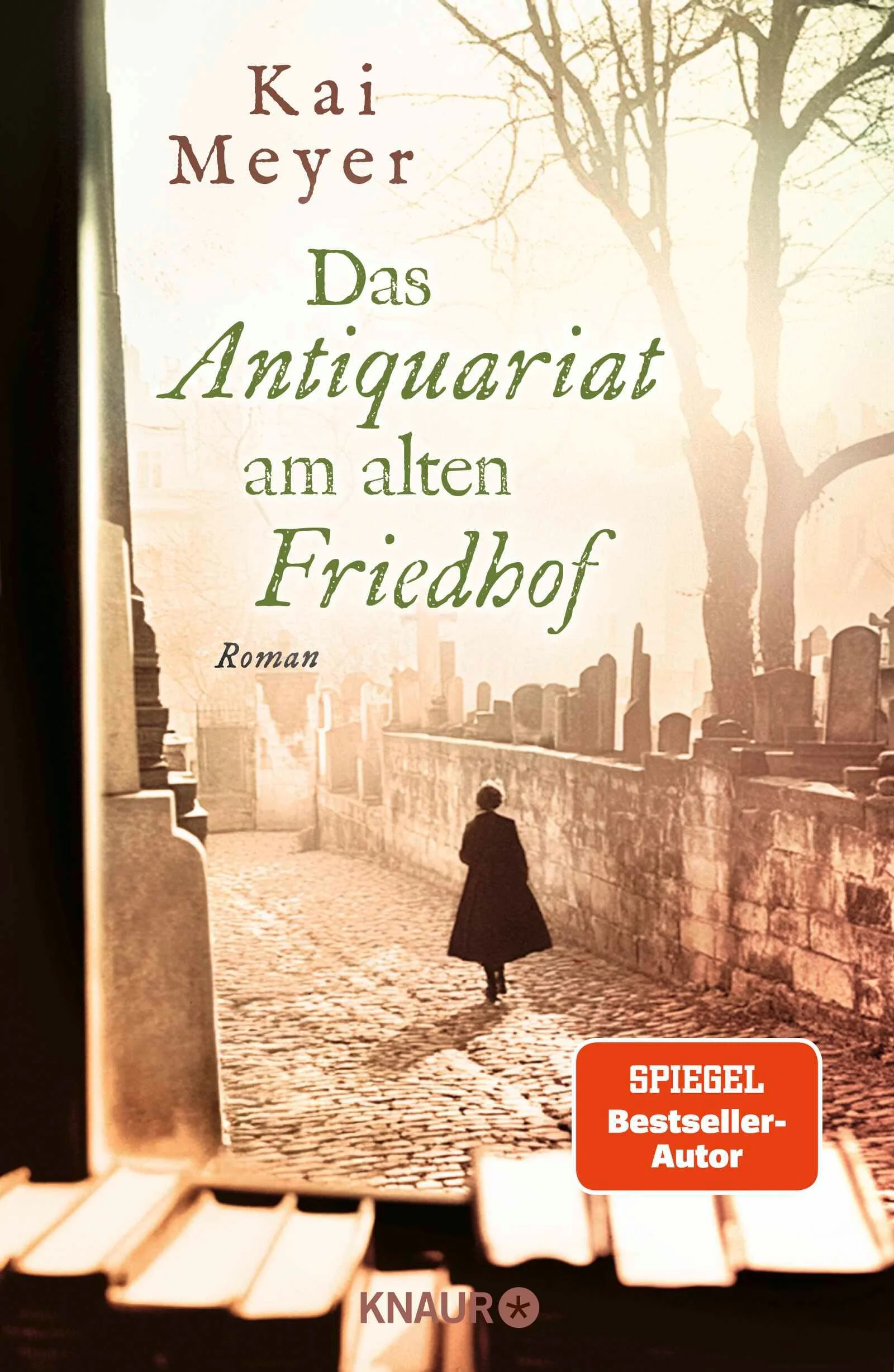 Freundschaft und Verrat im Bann der Bücher– die Geheimnisse des Graphischen ViertelsDie Bücherstadt Leipzig, 1930: Inmitten unruhiger Zeiten versammeln sich vier junge Männer in einem Antiquariat im Graphischen Viertel. Alle sind Söhne aus gutem Haus, alle sind vom Leben gelangweilt. Statt ihrem Studium nachzugehen, gründen Felix, Vadim, Julius und Eddie den „Club Casaubon“. Getrieben von ihrer Leidenschaft für Literatur und der Lust am Abenteuer werden sie zu Bücherdieben, spezialisiert auf kostbare, okkulte Bände. Doch als Eddies rätselhafte Schwester Eva zum Club stößt, werden sie immer tiefer in die Pläne erbarmungsloser Mächte hineingezogen.Fünfzehn Jahre später, 1945: Nach dem Krieg arbeitet Felix als Bibliothekar für die Amerikaner, um Millionen von geraubten Büchern zu katalogisieren. Seine Mission führt ihn zurück in das zerstörte Leipzig. Die Freunde von damals sind verschollen – oder nicht wiederzuerkennen. Und ist Eva wirklich tot? Während die Stadt unter dem Druck der nahenden sowjetischen Besatzung steht, gerät Felix in ein Netz aus Verrat und tödlichen Geheimnissen, das seinen Ursprung in den finstersten Winkeln seiner Vergangenheit hat.SPIEGEL-Bestsellerautor Kai Meyer erzählt einmal mehr von Freundschaft, Liebe und dunklen Verbrechen in den nebelverhangenen Gassen des Graphischen Viertels.Lesen Sie auch die anderen Teile der historischen Roman-Reihe »Die Geheimnisse des Graphischen Viertels«. Alle Teile sind unabhängig voneinander lesbar.Die Bücher, der Junge und die NachtDie Bibliothek im NebelDas Haus der Bücher und Schatten
