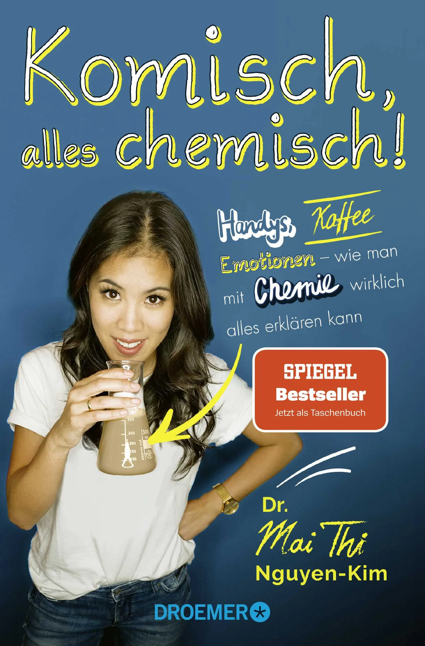 Der SPIEGEL-Bestseller jetzt im Taschenbuch!Chemie ist alles – was wir tun, was uns umgibt, was wir fühlen, alles hat mit Chemie zu tun. Glauben Sie nicht? Dr. Mai Thi Nguyen-Kim tritt in diesem spannenden Pop-Science-Buch den munteren Beweis an und zerlegt Alltagsphänomene in ihre chemischen Elemente. Witzig und originell erklärt sie, welche chemischen Reaktionen in und um uns herum insgeheim ablaufen, und macht vor allem eins: Lust auf Chemie.Der Tagesablauf dient der preisgekrönten Chemikerin und Wissenschaftsjournalistin Dr. Mai Thi Nguyen-Kim als roter Faden, der durch die ganze Welt von organischer, anorganischer und physikalischer Chemie führt:Der Tag beginnt mit der Chemie des Aufwachens, mit Melatonin- und Cortisol-Spiegel. Wir erfahren, wann der richtige Zeitpunkt für den ersten Kaffee ist, warum Fluoride in der Zahnpasta enthalten sein sollten und warum das Chaos, das uns im Arbeitszimmer auf dem Schreibtisch erwartet, vom Universum gewollt ist. Wir lernen Neues über die Zusammensetzung von Gorillaglas und die Funktionsweise von Handyakkus, wie sie länger halten und warum sie manchmal explodieren. Wir verstehen plötzlich, warum nur Aluminiumsalze gegen Schweißflecken helfen, wieso Schweiß überhaupt stinkt und was man dagegen wirklich tun kann. Beim Einkauf im Supermarkt klärt Mai Thi Nguyen-Kim, ob sich mit Sauerstoff angereichertes »Sport-Mineralwasser« wirklich lohnt. Am Abend verrät sie das Geheimnis eines perfekten Schokotörtchens – und natürlich geht es zu fortgeschrittener Stunde auch darum, was auf molekularer Ebene eigentlich los ist, wenn die Chemie zwischen zwei Menschen stimmt.