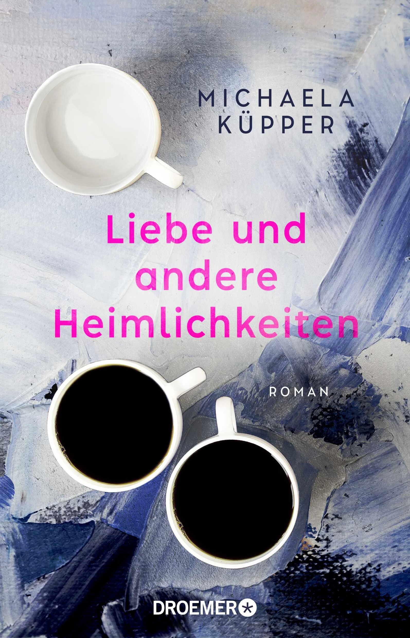 Berührender Familienroman auf zwei ZeitebenenWas bedeutet Freiheit für die Liebe? In ihrem Frauenroman »Liebe und andere Heimlichkeiten« erzählt Michaela Küpper von den mutigen Entscheidungen zweier Ehefrauen und einer Lebenslüge, die ihre Geschichten verbindet.Gehen oder bleiben? Diese Frage stellt sich Kerstin nach fast dreißig Jahren Ehe, als sie sich in einen anderen Mann verliebt. Aber zählt diese junge Liebe wirklich mehr als jahrzehntealte Verbundenheit? Und ist es klug, für einen Traum alle Wurzeln zu kappen?Ganz ähnlich geht es Evelyn Ende der 50er-Jahre. Sie ist hin- und hergerissen zwischen dem Pflichtgefühl ihrem Mann und ihren Kindern gegenüber und ihrer Sehnsucht nach persönlichem Glück. Trotz der sechs Jahrzehnte, die sie trennen, und ihrer unterschiedlichen Lebensalter ist der innere Kampf von Evelyn und Kerstin derselbe. Während Kerstin sich mit Evelyns Geschichte auseinandersetzt, gewinnt sie nicht nur Klarheit über ihre Gefühle – sie deckt auch eine Lebenslüge auf, die ihre eigene Familie betrifft.Einfühlsames Portrait eines Frauenlebens – heute und Ende der 50er-JahreMit viel Fingerspitzengefühl geht Michaela Küppers Familienroman der Frage nach, welche Herausforderungen uns Liebe und Familie im Lauf der Jahre stellen.Entdecken Sie auch die historischen Romane von Michaela Küpper:Und trotzdem leben wir (Nachkriegszeit am Mittelrhein)Die Edelweißpiratin (Widerstand gegen den Nationalsozialismus in Köln)Der Kinderzug (Kinderlandverschickung im 2. Weltkrieg)