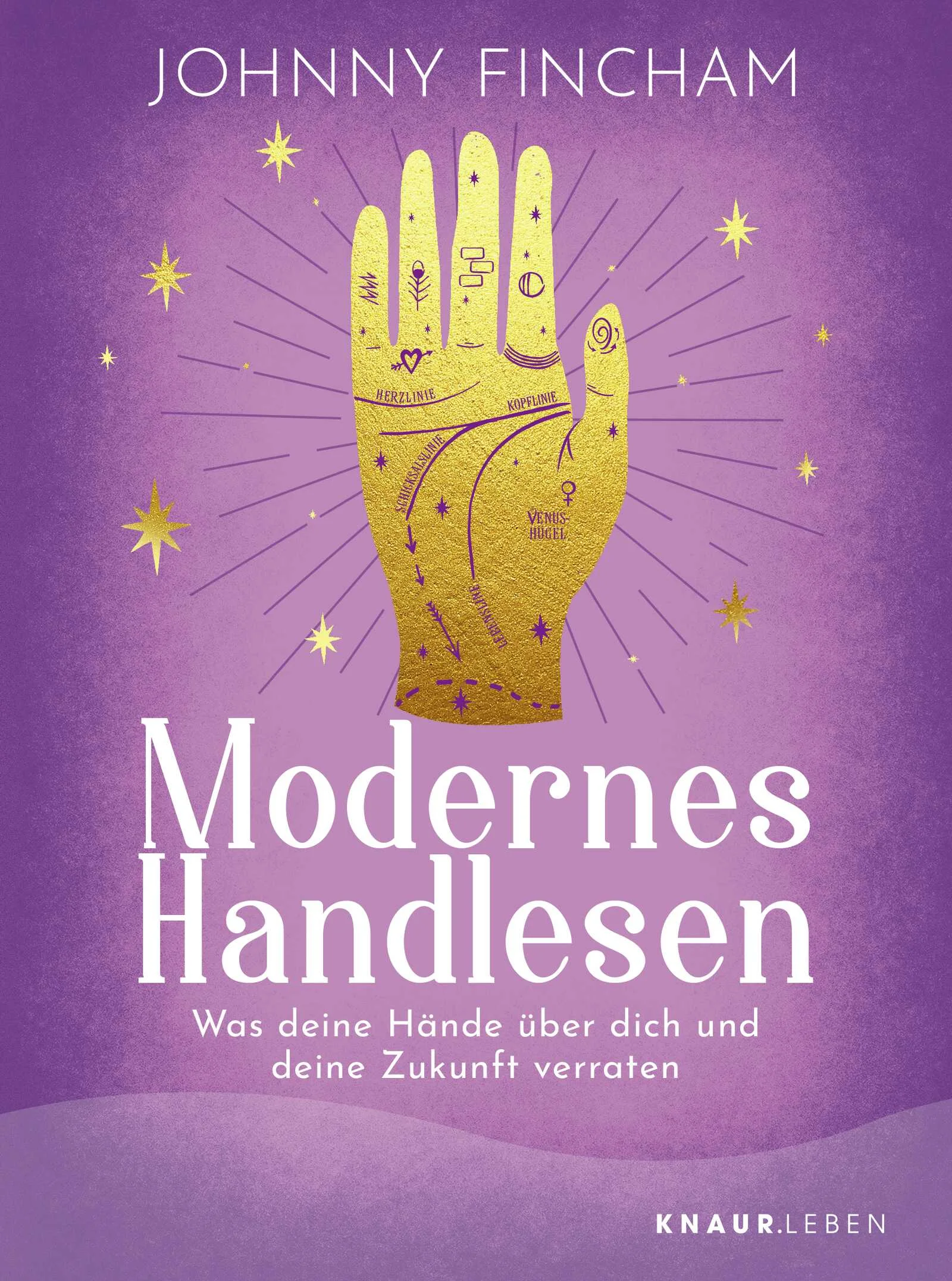 Handlesen auf die moderne ArtDie Technik der Chiromantie ist beinahe so alt wie die menschliche Zivilisation. Dieser moderne, aufwendig illustrierte Ratgeber des professionellen Handlesers Johnny Fincham bietet einen umfassenden Überblick über die Tradition des Handlesens und zeigt detailliert die Bedeutungen hinter den Formen und Linien unserer Hände.Zunächst werden die Grundlagen wie aktive und passive Hand, die Rolle unterschiedlicher Handformen und die Länge der einzelnen Finger vermittelt. Wir erfahren außerdem, welche Bedeutung Herzlinie, Lebenslinie und Schicksalslinie sowie andere Muster auf der Handfläche haben und was sie uns über Persönlichkeitsmerkmale, charakterliche Besonderheiten und Entwicklungspotenziale verraten. Auch die Interpretation der Nebenlinien wird erklärt, ebenso wie die Papillarlinien und sogar die Fingerabdrücke, die erst seit relativ kurzer Zeit in die Deutung der Hände einbezogen werden.Dank der farbigen Abbildungen zu jedem Aspekt des Handlesens sowie des Kapitels mit Übungshänden inkl. Lösungen können wir sofort in diese faszinierende Divinationsmethode einsteigen. Ein echtes Handbuch und eine leicht verständliche, zeitgemäße und umfassende Praxisanleitung, um das Handlesen zu lernen.