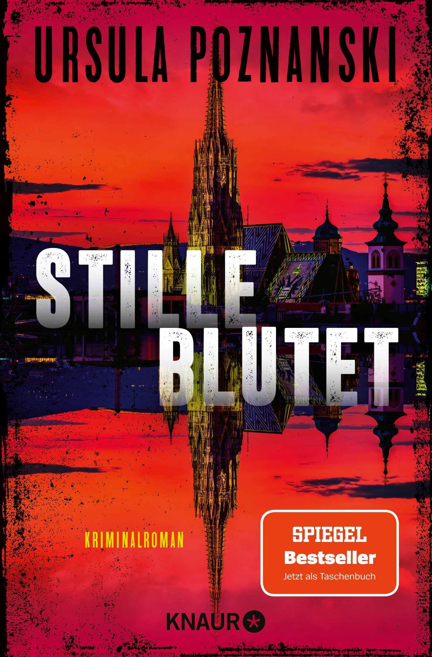 Nachrichtensprecherin kündigt ihre eigene Ermordung öffentlich an!Jetzt im Taschenbuch: Bestseller-Autorin Ursula Poznanski sorgt in ihrem Reihenauftakt »Stille blutet« mit einer bizarren Mord-Serie für Gänsehaut – und eine geheimnisvolle Erzähler-Figur treibt ihr ganz eigenes Spiel mit den Leser*innen.Wenige Worte machen die aufstrebende Wiener Nachrichtensprecherin Nadine Just über Nacht berühmt: Vor laufender Kamera kündigt sie ihre Ermordung an – zwei Stunden später ist sie tot! Ebenso ergeht es dem Blogger Gunther Marzik nach einer ganz ähnlich lautenden Ankündigung. Während die österreichische Medienwelt kopfsteht, trendet der Hashtag #inkürzetot, Nachahmer-Beiträge und Memes fluten das Netz. Wie soll die junge Ermittlerin Fina Plank im fünfköpfigen Team der Wiener »Mordgruppe« zwischen einer echten Spur, einem schlechten Scherz oder schlichtem Fake unterscheiden? Schließlich rückt Nadines Ex-Freund Tibor Glaser ins Zentrum von Finas Ermittlungen, ein aalglatter Werbefachmann und Weiberheld, der verzweifelt seine Unschuld beteuert.Während sich die Schlinge um Tibors Hals langsam zuzieht, beobachtet von allen unbemerkt ein weiterer Spieler mit Interesse das Geschehen – und bereitet einen raffinierten Schachzug vor …Ursula Poznanski, vielfache Bestseller-Autorin (»Die Burg«), begeistert mit einer Thriller-Reihe, deren Bände über eine ebenso schillernde wie zwielichtige Erzähler-Figur verknüpft sind. Wer ist diese geheimnisvolle Stimme aus dem Off, und was sind ihre wahren Absichten?Die Titel der Folgebände zu Ursula Poznanskis »Mordgruppe«-Reihe lauten:Böses LichtTeufels Tanz