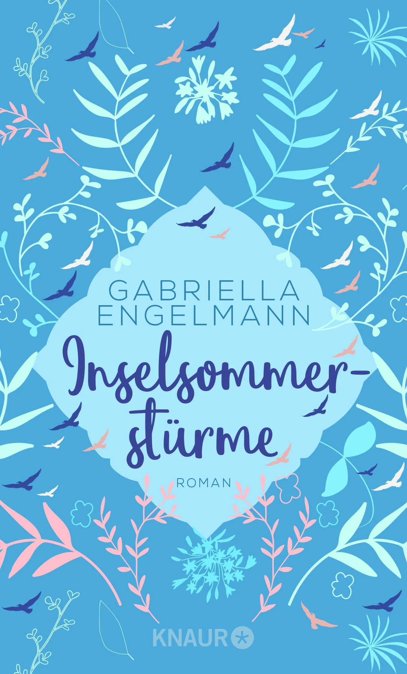 Wiedersehen mit den Freundinnen vom Büchernest, aus der Feder von SPIEGEL Bestseller-Autorin Gabriella Engelmann. Ein Kurzroman aus der Welt der  »Büchernest«-Reihe – ein Wohlfühlroman zum Verlieben und EntspannenBuchhändlerin Bea beschließt, dass sie selbst und ihre Crew Urlaub vom Alltag benötigen. Die Freundinnen müssen dringend zur Ruhe zu kommen, zumal dieser August auf Sylt ungewöhnlich heiß ist und die Nerven aller blank liegen: Lissy plagt eine komplizierte Schwangerschaft, Nele kämpft mit Eifersucht, Bea mit einer Schreibblockade und Vero mit einem beruflichen Konkurrenten. Die vier genießen es, ihre Heimat von einer neuen Seite kennenzulernen, rechnen aber nicht mit den Sommerstürmen, die sich über der Insel zusammenbrauen und das Quartett vor die größte Bewährungsprobe von allen stellen ...Sommerleicht zu lesen – Wohlfühl-Bücher für den Strandkorb, die Couch und alle LebenslagenDie Inselromane von Gabriella Engelmann in der Reihe »Büchernest« sind in folgender Reihenfolge erschienen:InselzauberInselsommerWintersonnenglanzStrandkorbträumeInselsommerstürme (Kurzroman)Inselsehnsucht„Gabriella Engelmanns Romane sind Wohlfühl-Bücher für den Strandkorb, die das Herz erfreuen, aber den Verstand nicht beleidigen.“ Elmshorner Nachrichten