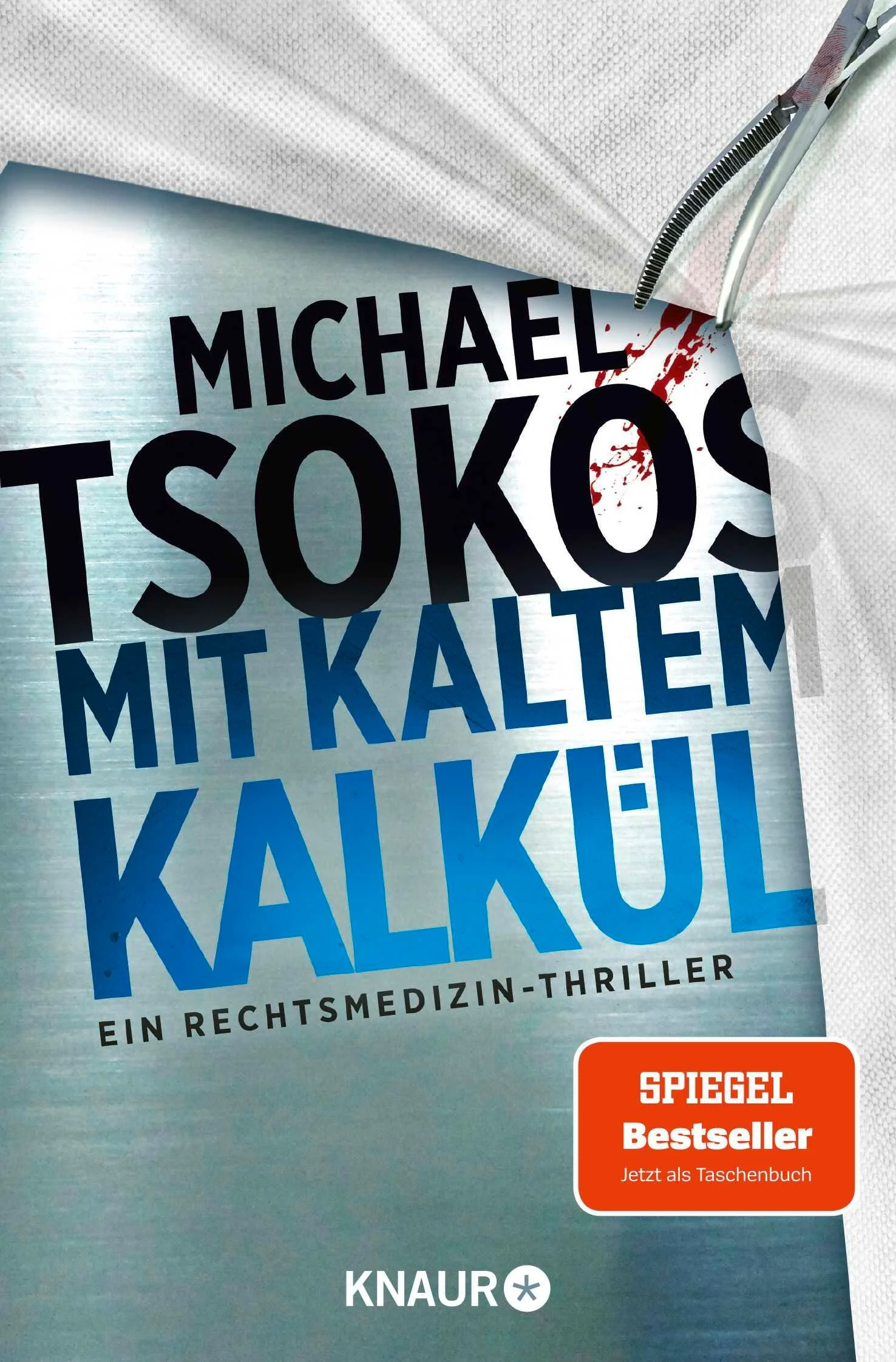 Ein Wettlauf gegen die Zeit und um das Leben eines vermissten Kindes: Sabine Yao löst ihren zweiten Fall - Gänsehaut-True-Crime mit der sympathischen RechtsmedizinerinDie Spezialeinheit „Extremdelikte“ um Dr. Sabine Yao untersucht auch diesmal wieder ungewöhnliche Todesfälle: Zwei in schwarze Samtkleider gehüllte und bizarr entstellte Tote, die im Wald an einem Gestell hängen, geben ebenso Rätsel auf wie ein Tatort in einer Bauwagensiedlung, wo ein Toter zwischen Kinderspielzeug, fetischartigen Utensilien und Perücken liegt.Noch weiß keiner der Ermittler, dass der jordanische Ex-Geheimdienstler Khalaf unter Hochdruck nach dem verschwundenen achtjährigen Yasser sucht. Ihm vertrauen die Bewohner der Neuköllner High-Deck-Siedlung mehr als der Polizei. Khalaf findet heraus, dass Yasser nicht das erste verschwundene Kind aus der Siedlung ist - und dass hinter diesem Fall etwas Grauenvolles steckt.Als eine Kinderleiche gefunden wird, beginnt Sabine Yao zu erkennen, dass fernab der sichtbaren Berliner Strukturen eine urbane Schattengesellschaft existiert, die einen Blick hinter die Kulissen kaum verzeiht. Ermittlerin Monica Monti jedoch, Leiterin der vierten Mordkommission des Berliner LKA, schert es weder, was die Vernunft vorgibt, noch, was alle anderen denken. Sie folgt ihrem Instinkt …Die Fortsetzung des großen SPIEGEL-Bestsellers »Mit kalter Präzision«: Auch im True-Crime-Thriller »Mit kaltem Kalkül« greift Deutschlands bekanntester Rechtsmediziner Michael Tsokos auf zahlreiche authentische Fälle zurück. Er lässt Leserinnen und Leser mit tiefen Einblicken in die Forensik die Arbeit am Seziertisch hautnah miterleben. »Tsokos weiß, wovon er schreibt. Detailfreudig und kenntnisreich überträgt der Rechtsmediziner echte Kriminalfälle in morbiden Lesestoff.« Stern