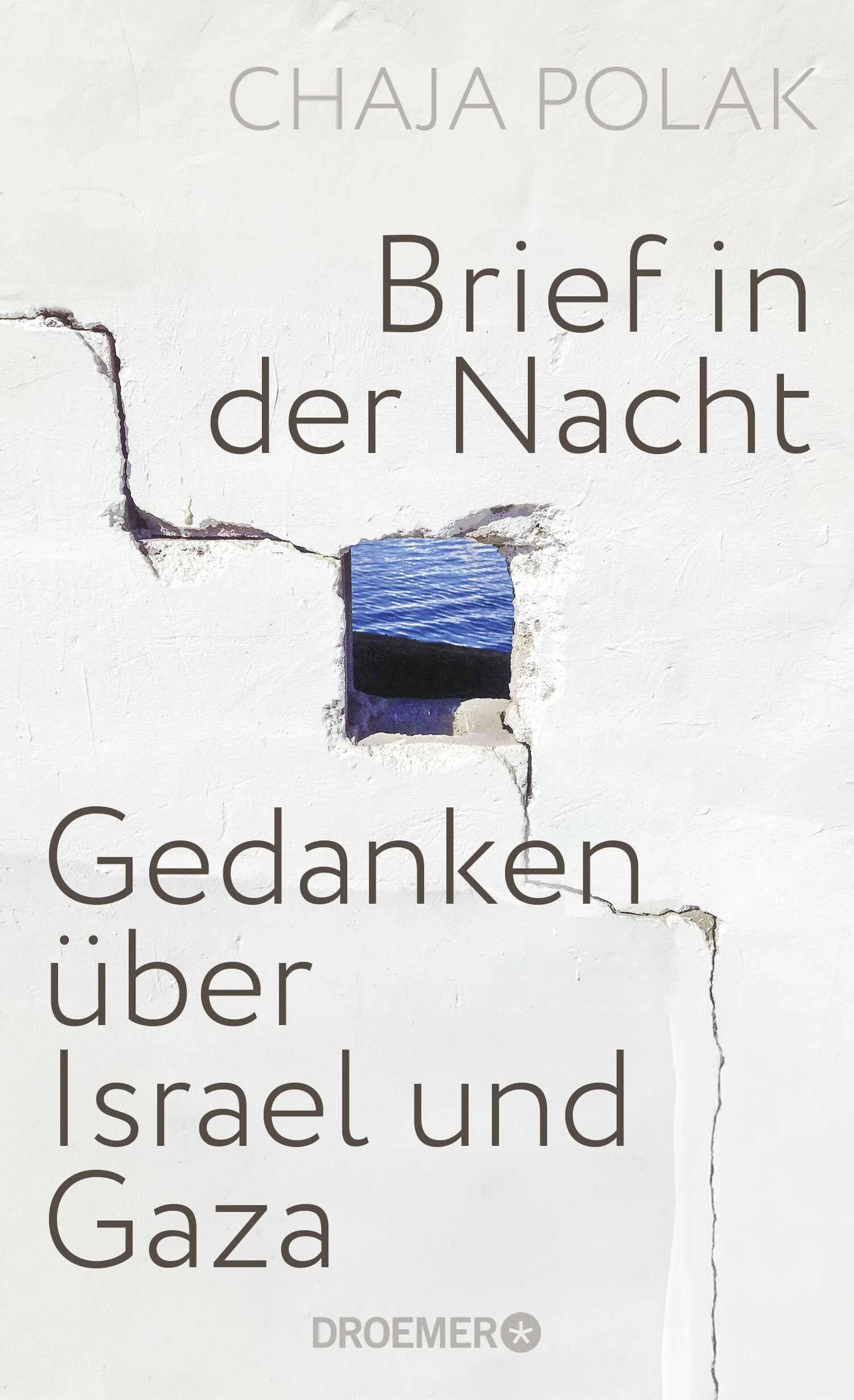 Verständigung und Frieden jenseits von Gewalt: ein humanistischer Blick auf den Konflikt zwischen Israel und GazaDie Terrorattacke der Hamas am 7. Oktober 2023 auf Israel und der Krieg in Gaza erschüttern die Welt. Chaja Polak, eine der herausragenden Stimmen der niederländischen Literatur, blickt mit Empathie und tiefem Verständnis für die Opfer auf den Nahostkonflikt, seine Geschichte und Verästelungen. Ihr Essay widmet sich dem komplexen und emotional aufgeladenen Geschehen und fordert auf, über die Grenzen von Schwarz und Weiß hinauszudenken.Mit bemerkenswertem Einfühlungsvermögen blickt die 1942 geborene Holocaust-Überlebende Chaja Polak auf die menschlichen Geschichten und Schicksale, die hinter den Schlagzeilen verborgen sind. Sie zeigt uns, dass Trauer und Verzweiflung keine Seiten kennen – und dass wahre Lösungen jenseits von Gewalt gefunden werden müssen.Das Buch ist mehr als eine Essay, es ist ein Aufruf zum Dialog, zur Reflexion und zum Handeln. Polak argumentiert leidenschaftlich für eine Zukunft, in der Empathie und Verständigung die Grundlagen für einen dauerhaften Frieden bilden.Der Bestseller aus den Niederlanden ist für Leser*innen, diesich für die Hintergründe des israelisch-palästinensischen Konflikts interessierennach tiefgreifenden, humanistischen Perspektiven suchenglauben, dass in der heutigen Welt Nuancen und Empathie mehr denn je benötigt werdenChaja Polak schaut aus einer essenziellen, besonderen Perspektive auf den Nahostkonflikt. Dieses Buch vertieft das Verständnis für eine der kompliziertesten geopolitischen Herausforderungen unserer Zeit. 