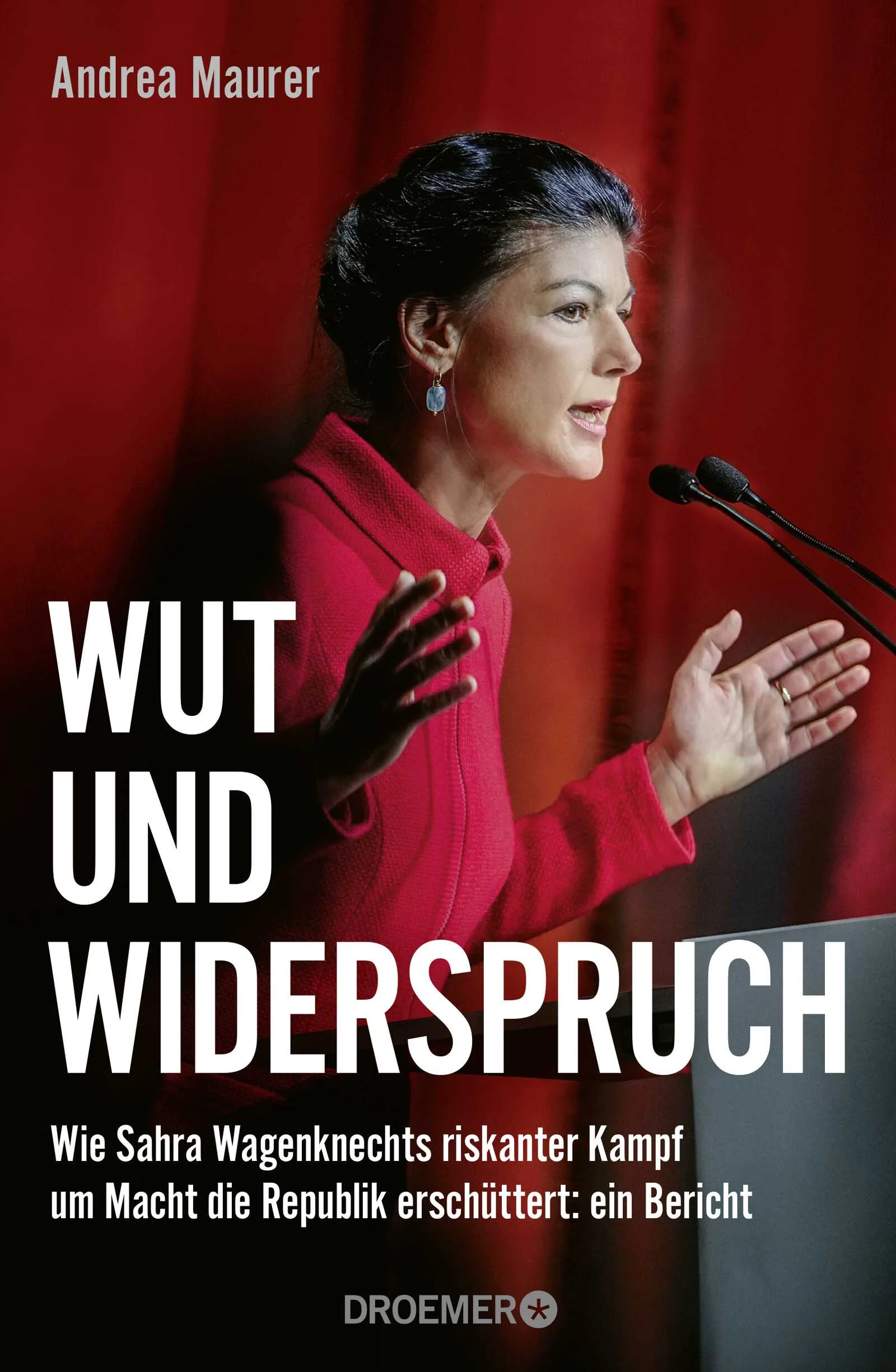 Ein brillantes Porträt Sahra Wagenknechts in rasanten Wahlkampfzeiten: Andrea Maurer blickt hinter die Kulissen des BSWSahra Wagenknecht ist mehr als eine Politikerin – sie ist ein politisches Phänomen. ZDF-Journalistin Andrea Maurer begleitet Sahra Wagenknecht seit 2023 exklusiv und hat Zugang zu ihrem innersten Zirkel. Aus unmittelbarer Nähe gelingt ihr das tiefenscharfe und hochaktuelle Porträt einer Machtpolitikerin, die die Menschen in Deutschland in ihren Bann zieht. So beantwortet diese Politik-Reportage die Frage, die sich jetzt mit aller Macht stellt: Was will Sahra Wagenknecht?»Wer ist Sahra Wagenknecht? Andrea Maurer entschlüsselt die Extrempolitikerin in diesem klugen, unterhaltsamen Buch.« Melanie AmannAndrea Maurer ist dabei, wenn Sahra Wagenknecht und ihre Mitstreiter Wahlkampf auf den Marktplätzen führen. Sie spricht exklusiv mit ihrem Ehemann Oskar Lafontaine, mit neuen und alten Weggefährten sowie mit politischen Gegnern. Die Journalistin spürt dem großen Erfolg nach, den Wagenknecht in Ostdeutschland hat und analysiert, wie Wagenknechts Kompromisslosigkeit ihre größte Stärke und größte Schwäche zugleich ist.»Man legt dieses spannende Buch nicht mehr aus der Hand – so verblüffend ist der Blick hinter die Kulissen des BSW. Andrea Maurer schreibt fair, kritisch und so präzise, dass es sich liest wie ein Roman über unsere Zeit.«Nils MinkmarMit der Gründung des BSW und den Wahlerfolgen im Jahr 2024 hat Sahra Wagenknecht die deutsche Parteienlandschaft neu geordnet. Sozialpolitisch links, in der Migrationspolitik rechts lässt sich Wagenknecht nicht mehr eindeutig verorten. Die Grünen sind ihr Feindbild, die AfD ist ihr politischer Konkurrent. Wer muss sie am meisten fürchten? Die Bundestagswahl am 23. Februar ist das Ziel, dem sie alles untergeordnet hat. Bei ihrem riskanten Machtkampf kommt niemand an ihr vorbei.