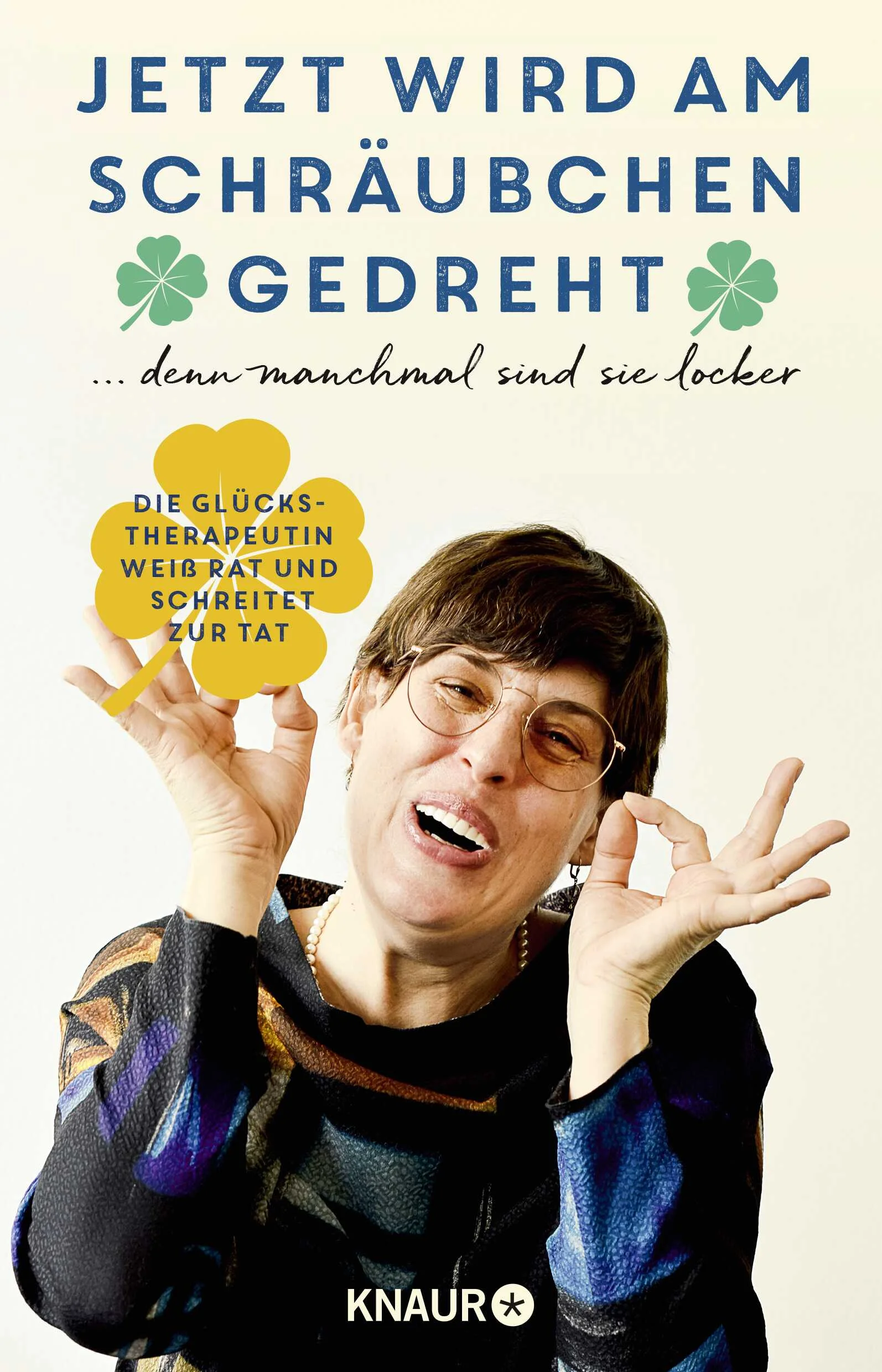 Die unnachahmliche Instagram-Fee Anele Gilhu verrät, wie das Glück uns findet, selbst wenn wir es gar nicht gesucht hatten.Anele Gilhu ist Glücks- und Sexualtherapeutin aus Leidenschaft. Und sie ist auf einer Mission: Sie möchte ihrer ständig wachsenden Instagram-Community nahebringen, das Glück in den kleinen Augenblicken zu erkennen. Indem sie die Schräubchen so dreht, dass am Ende alles sitzt.Wöchentlich begeistert sie ihre Fans mit dem „Glücksmomento“. Nun teilt sie ihren erstaunlichen Erfahrungsschatz mit allen, die nicht genug bekommen können von der Insta-Fee mit den besonderen Glücksbotschaften: Finden Sie sich selbst – beim Schnuppern an einem Bund PetersilieBefreien Sie sich von inneren Blockaden – mit einer Teelöffel-GesichtsmassageStellen Sie sich mutig Ihren Ängsten – beim beherzten Schließen eines AnschnallgurtsDer ultimative Glücksratgeber für alle Fans der skurrilen und charmanten Instagram-Fee, die Probleme für uns löst, von denen wir noch nicht wussten, dass wir sie haben.