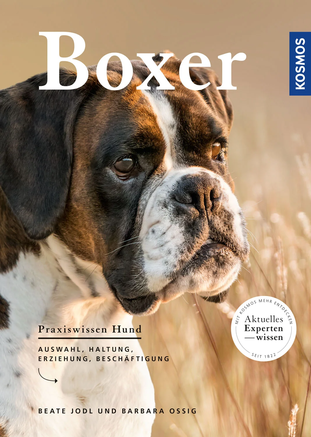 Laut VDH-Statistik gehören Boxer zu den beliebtesten Rassehunden in Deutschland. In diesem kompakten Ratgeber finden Boxerfreunde fundierte Informationen zu den Ansprüchen der temperamentvollen Vierbeiner. Beate Jodl und Barbara Ossig helfen bei der Auswahl des richtigen Hundes, geben Rat zur artgerechten Haltung und zeigen, wie man die charmanten, aber manchmal etwas sturen Familienhunde erzieht. Besonders wichtig für die spielfreudigen Boxer: auch die Beschäftigung bis hin zum Hundesport kommt nicht zu kurz.