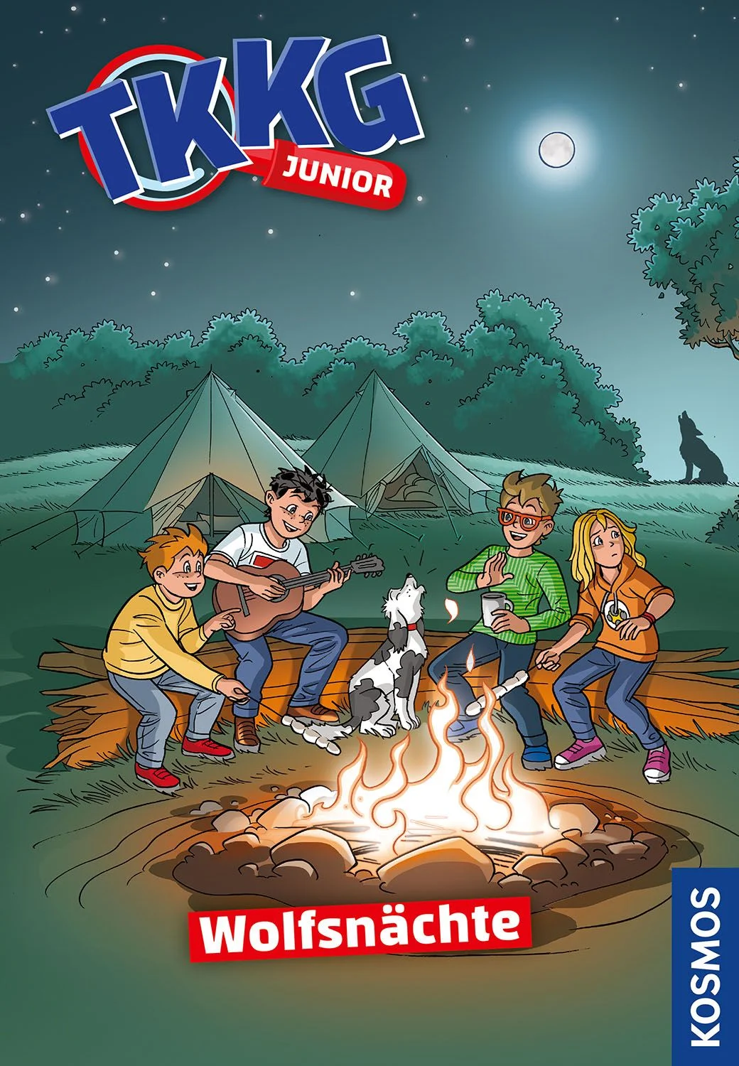 TKKG Junior verbringen ihre Sommerferien im Pfadfindercamp und freuen sich auf spannende Abenteuer in der Natur. Doch schnell sorgt ein Dieb für Aufregung und Chaos, als er immer wieder Dinge aus den Zeltplätzen der Pfadfinder stiehlt. Steckt etwa ein Wolf hinter den Vorfällen? Tim, Karl, Klößchen, Gaby und Hund Oskar lassen sich nicht so leicht täuschen und gehen auf Spurensuche. Ihre Ermittlungen führen sie tief in den Wald, wo sie einem aufregenden Geheimnis auf die Spur kommen. Eine spannende Sommer-Krimigeschichte, die mit vielen coolen Zeichnungen für noch mehr Spaß sorgt. Der Fall ist jetzt auch als Taschenbuch erhältlich! TKKG – das sind Tim, Karl, Klößchen und Gaby. Die vier Freunde lösen mutig jeden Fall und stürzen sich in spannende Abenteuer. Dabei darf Hund Oskar natürlich nicht fehlen.
