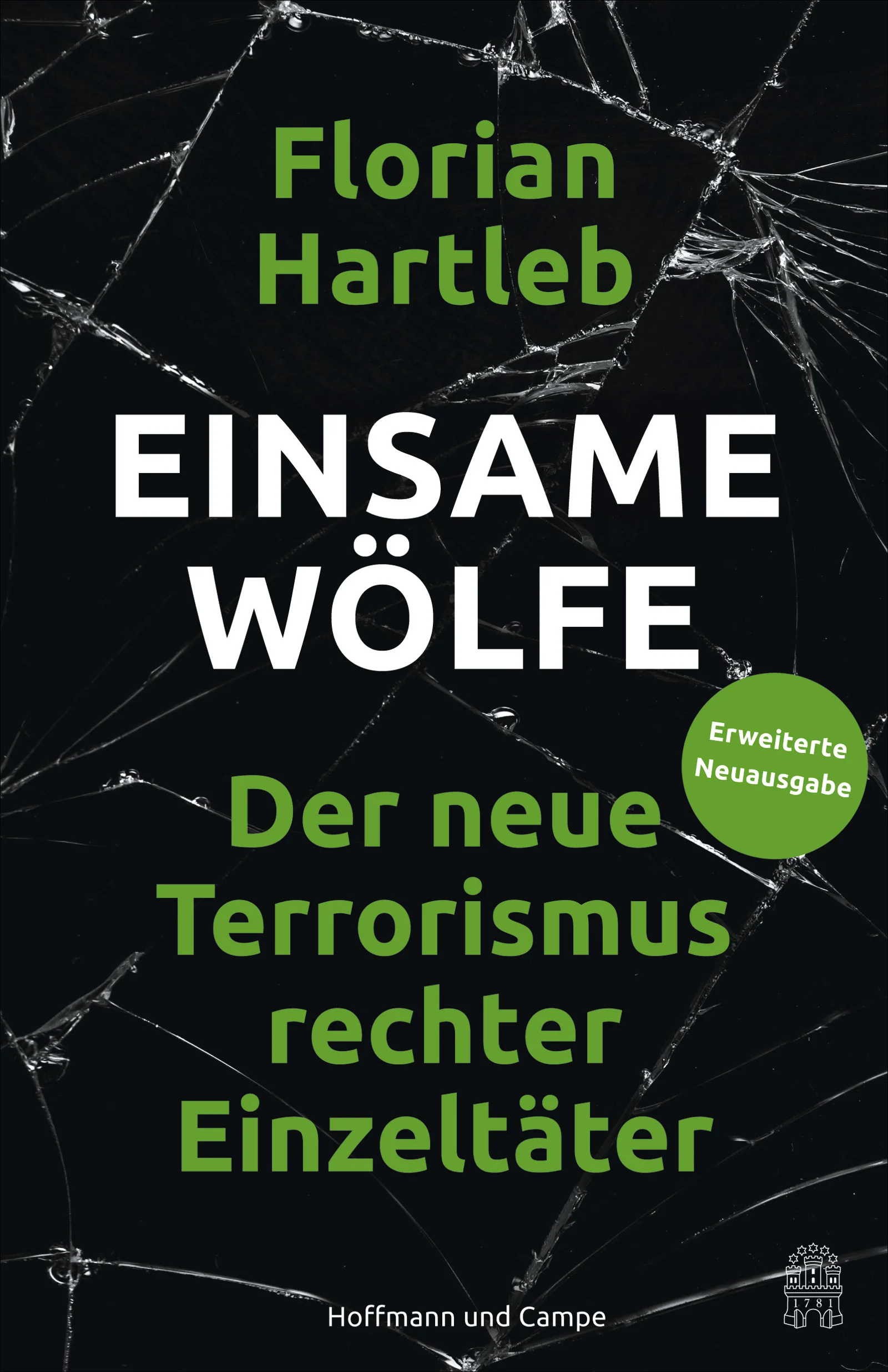 Utøya, München, Macerata - Unsere liberale Gesellschaft ist in den letzten Jahren mit einer neuartigen Form von Hass konfrontiert, mehr noch: sie wird davon fundamental bedroht. Rechtsextremisten belassen es längst nicht mehr nur bei Worten, sondern führen konkrete, perfide geplante Anschläge durch, die von Einzelnen, sogenannten Einsamen Wölfen ausgeübt werden. Deutschen Behörden haben diese neue Form des Terrorismus bereits viel zu lange ignoriert. Florian Hartleb hat ein aufrüttelndes Buch darüber verfasst, wie sich Einzelgänger über das Internet vernetzten und so radikalisieren, bis sie für die „weiße Rasse“ töten wollen – und warum der Staat bislang hilflos zusieht und relativiert. Er kennt die persönliche Kränkungsideologie der Täter, weiß, wo sie sich radikalisieren und welche Ideologie ihren Attentaten zugrunde liegt. Ein alarmierendes, präzise recherchiertes Buch, das einen eindringlichen Ausblick auf die Folgen rechten Denkens und den zunehmend globalisierten Rechtsterrorismus wirft.