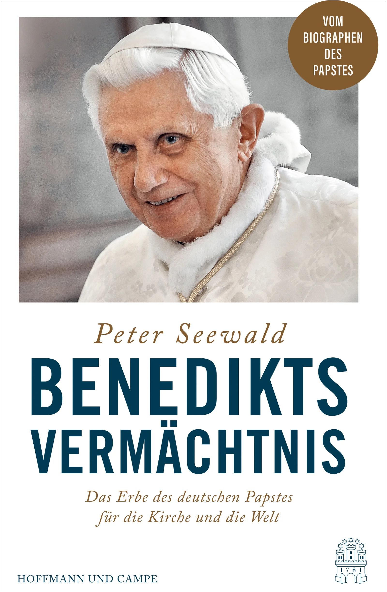 Benedikt XVI. Sein einzigartiges ErbeEr war der erste deutsche Papst an der Spitze der katholischen Kirche seit einem halben Jahrtausend, der älteste bei Amtsantritt seit knapp dreihundert Jahren und der erste Papst der Neuzeit, der sein Amt aus freien Stücken niederlegte. Joseph Ratzingers Leben schrieb eine Jahrhundertbiographie, dessen Vermächtnis sein Biograph Peter Seewald offenlegt, der den deutschen Papst so gut kannte wie kein anderer Journalist.  »Seewald gilt als einer der besten Kenner von Papst Benedikt XVI.« Die Zeit