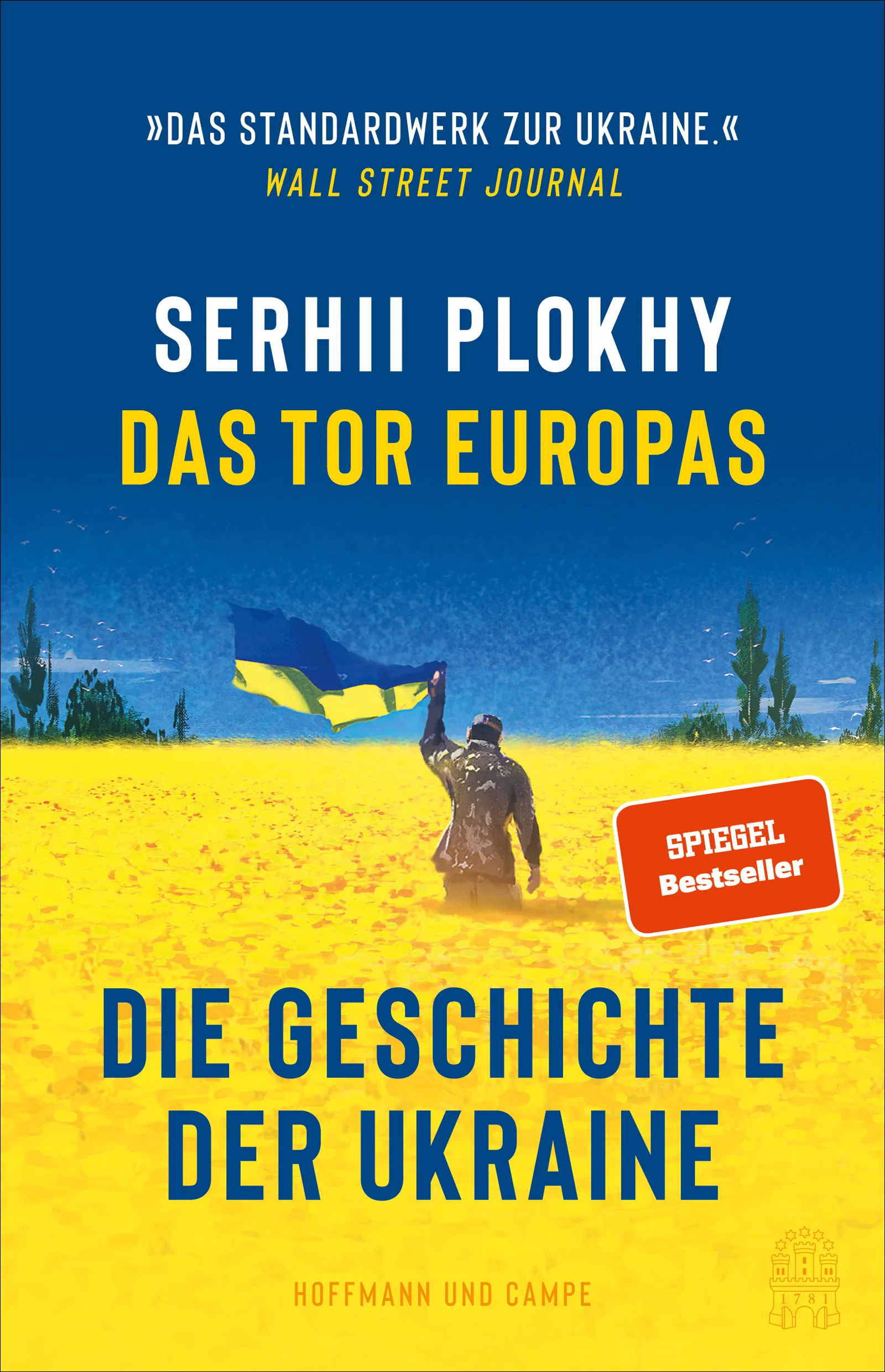 Das Hauptwerk des Harvard-Historikers Serhii Plokhy endlich auf Deutsch. Die Ukraine ein Land ohne eigene Geschichte? Der ukrainische Historiker von Weltrang Serhii Plokhy zeigt, wie mannigfaltig und dramatisch die Historie dieses Landes zwischen Europa und dem Osten ist. Nichts könnte derzeit aktueller sein.Mit dem Ukraine-Krieg hat eine neue Zeitrechnung in Europa begonnen. Im Kern geht es in dem Konflikt um die Geschichtsdeutung eines riesigen Landes, das jahrhundertelang Zankapfel der Großmächte war: Es gilt als Wiege der Russen und war mythischer Ort für die alten Griechen. Wikinger und Mongolen beherrschten das heutige Staatsgebiet ebenso wie Österreich-Ungarn, Polen und die Sowjets, die erst mit dem „Holodomor“, dem grausamen Aushungern der Bevölkerung, den ukrainischen Widerstand brechen konnten. Dass die Ukrainer ein Volk mit eigener Sprache, Tradition und Geschichte sind, zeigt der Harvard-Professor Serhii Plokhy so deutlich wie fundiert und eloquent. Das Tor Europas ist das vielleicht wichtigste Buch zum Verständnis der Hintergründe des aktuellen Konflikts. Es zeigt, wie die Ukraine zum Spielball zwischen Ost und West wurde und dennoch stets seine eigene Identität bewahrte.Das Buch wird bis zur Drucklegung in ständigem Austausch mit dem Autor aktuell gehalten.„Ohne Frage das Standardwerk zur Geschichte der Ukraine.“ – Wall Street Journal„Das traurige Schicksal der Ukraine in all seiner Komplexität wird mit Serhii Plokhy endlich verständlich.“– Foreign Affairs„Unverzichtbar, um Russland und die Ukraine zu verstehen.“– Simon Sebag Montefiore