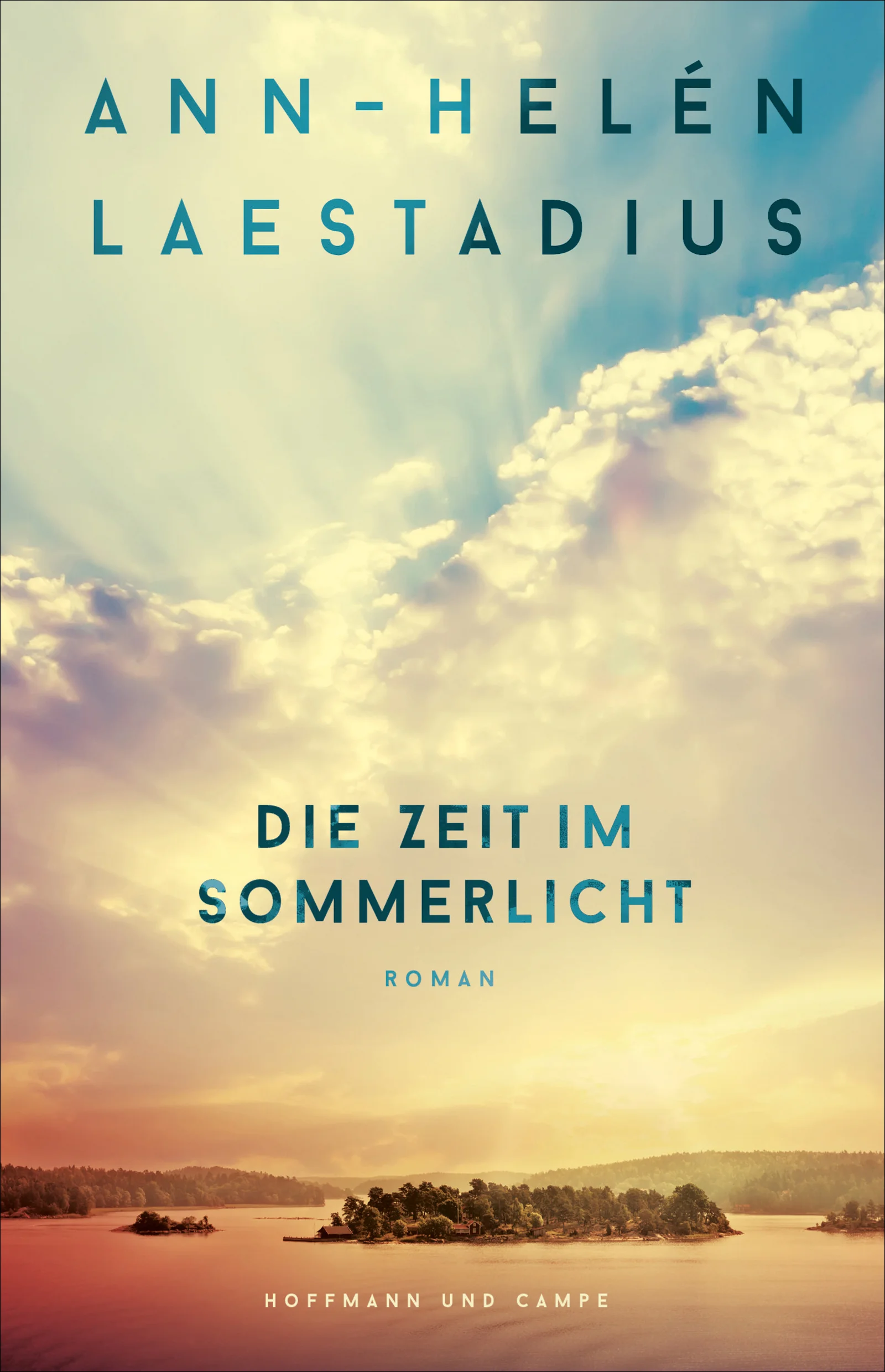 »Ein einzigartiger Roman – Gerüche, Geschmäcker, Gedanken galoppieren über die Seiten wie eine gewaltige Rentierherde.« Alingsås TidningIm Land der Rentiere wird eine Gruppe von Kindern ihrer Welt entrissen und in ein entlegenes Internat verbracht, wo sie sich großen Herausforderungen stellen müssen. Eine unvergessliche Geschichte über dunkle Geheimnisse, Hoffnung und Zusammenhalt und die Rückkehr ins Licht.Schweden in den 1950er Jahren. Else-Maj ist sieben Jahre alt, als sie das vertraute Leben im Sámi-Dorf und die wärmende Gegenwart ihrer geliebten Rentiere hinter sich lassen und in ein sogenanntes Nomadeninternat gehen muss. Hier trifft sie auf Jon-Ante, Marge und andere Sámi-Kinder, die wie Else-Maj von nun an all das verleugnen sollen, was sie von der Welt kennen. Allein die gutmütige Erzieherin Anna, eine Sámi wie sie, hält eine schützende Hand über die Kinder. Doch eines Tages verschwindet sie ohne jede Spur. Erst viele Jahre später erfahren die einstigen Schüler die Antwort und mit ihr endlich eine Chance auf Genugtuung – und Heilung.»Die Auseinandersetzung mit dem Unrecht einer in Schweden lange marginalisierten Volksgruppe - auf einer sehr persönlichen Ebene, die einen schnell in die Handlung zieht.« Agnes Bührig, NDR Kultur»Eine ebenso bedrückende wie berührende Geschichte.« Stefan Opitz, Frankfurter Allgemeine Zeitung»Aufrüttelnd und bewegend.« Thomas Schürmann, HÖRZU/Gong
