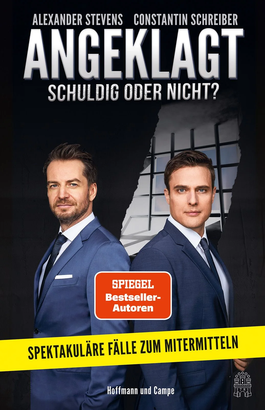 Alexander Stevens, einer der bekanntesten Strafverteidiger des Landes, und Constantin Schreiber, Tagesschau-Sprecher, Bestseller-Autor und von Haus aus ebenfalls Jurist mit Leidenschaft fürs Strafrecht, befassen sich mit spektakulären und teilweise noch nie erzählten Mordfällen. Gemeinsam beleuchten und rekonstruieren sie diese aus verschiedenen Blickwinkeln, nehmen die Rollen von Anwalt und Verteidiger ein und fördern überraschende Wendungen, geheimnisvolle Indizien und verrückten Motive zutage. Ein Buch zum Miträtseln, das seine Leserinnen und Leser vor die Frage stellt, welche Argumente überzeugender waren und welches Urteil sie selber fällen würden: schuldig oder nicht?