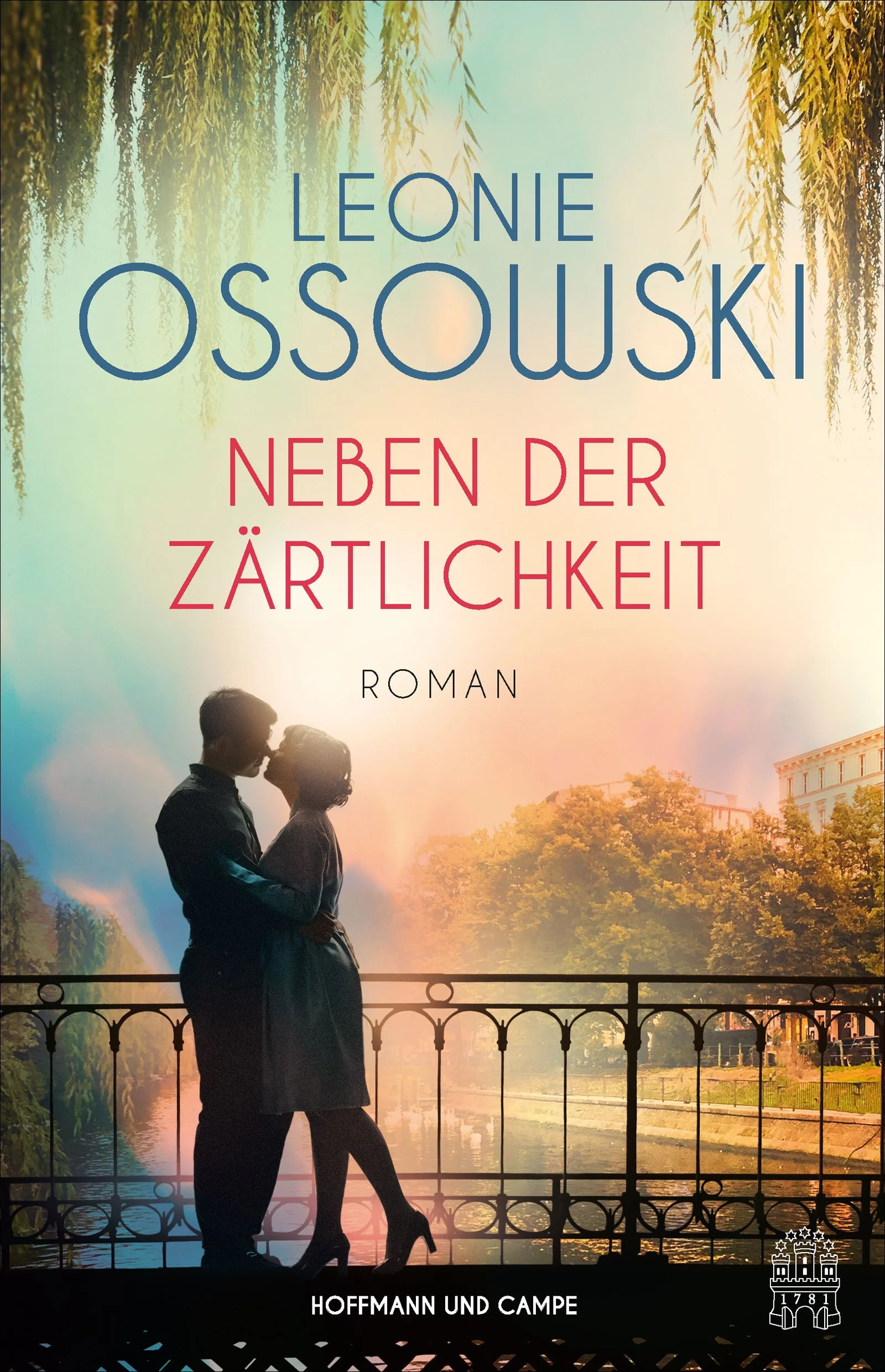 In ihrem wohl persönlichsten Buch erzählt Bestsellerautorin Leonie Ossowski von Liebe und Verweigerung, von Träumen und Visionen und einem großen Frauenschicksal. Schon als Kind lief Wanda einfach immer weg, wenn sich ihr Anspruch auf Zuwendung und Liebe nicht erfüllte. Auch später sind ihre Fluchtpunkte ihre Vorstellungen und Träume, bis sie auf einer Reise nach Polen plötzlich lernt, die Realität zu akzeptieren und damit endlich auch sich selbst. NEBEN DER ZÄRTLICHKEIT ist ein zeitlos ergreifender Roman von einer der wichtigsten deutschen Gegenwartsautorinnen.
