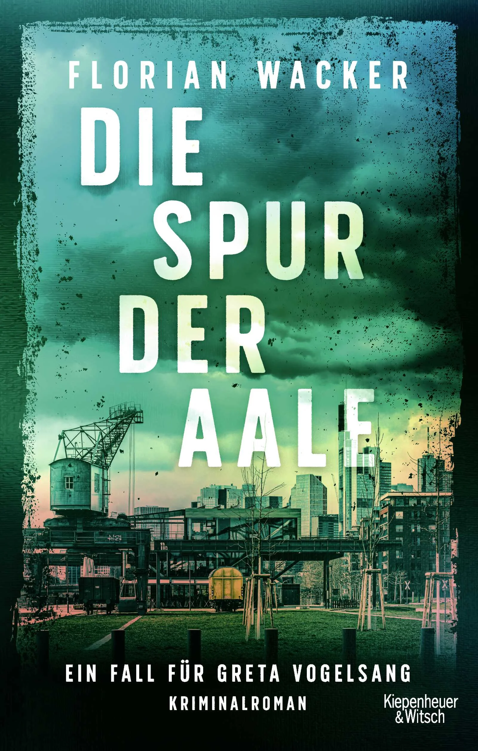 Ein toter Zollfahnder im Main. Ein kleiner Fisch von verdammt großem Wert. Und eine ungewöhnliche Ermittlerin mit eigenem Kopf und brisanter Vergangenheit. »Die Spur der Aale« ist der packende erste Fall für die Frankfurter Staatsanwältin Greta Vogelsang vom Dezernat für Umweltverbrechen und Artenschutzdelikte.Frankfurt im Hochsommer. Staatsanwältin Vogelsang wird während eines Bereitschaftsdienstes an den Main gerufen. Die Polizei hat eine Wasserleiche geborgen. Es handelt sich um Lars Mathissen, Zollfahnder am Frankfurter Flughafen.Die Abteilung für Kapitalverbrechen übernimmt vorerst, doch Vogelsang lässt der Fall nicht los. Immerhin legte ihr Mathissen Hinweise auf ein Schmuggelnetzwerk vor, das von Frankfurt aus mit wertvollen Glasaalen handeln soll, und drängte sie zu Ermittlungen. Jetzt ist er tot. Und Vogelsang plagen Zweifel: Hätte sie seinen Hinweisen intensiver nachgehen müssen?Sie beginnt, auf eigene Faust und gegen Widerstände aus den eigenen Reihen zu ermitteln, und stößt dabei tatsächlich auf Indizien, die Mathissens Verdacht zu belegen scheinen. Doch ihre Kolleg:innen bleiben skeptisch. Erst als eine zweite Leiche gefunden wird und Vogelsang selbst in die Schusslinie gerät, wird allen klar, dass das Netzwerk der Schmuggler weitaus gefährlicher, und ihre Ware heißer ist, als sie dachten.Plötzlich überschlagen sich die Ereignisse – und Vogelsang holt ein lang verdrängtes Trauma ein …