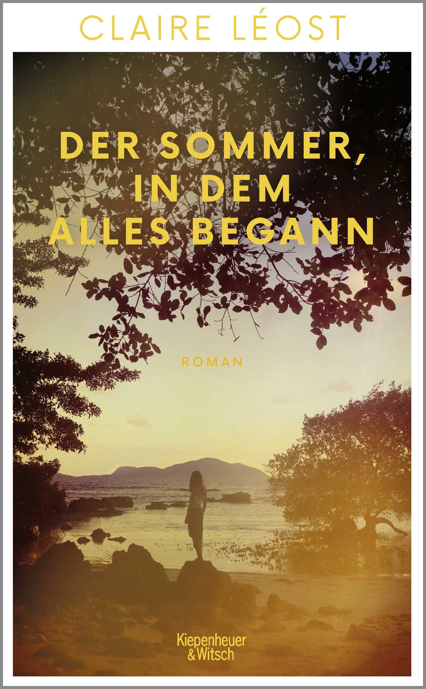 Eine geheimnisvolle Familiensaga aus dem rauen Herzen der Bretagne: Hélène, Marguerite und Odette – drei Frauen aus drei Generationen, deren Wege sich in einem bretonischen Dorf kreuzen und alles verändern.Hélène ist sechzehn und lebt in einem kleinen Dorf im felsigen Finistère. Sie liebt ihre raue Heimat, ihren Freund Yannick und das friedliche Dorfleben. Doch die Ankunft Marguerites, der neuen eleganten Französischlehrerin aus Paris, und ihres Mannes Raymond, eines charmanten Schriftstellers mit Schreibblockade, wirbelt alles auf. Hélène fühlt sich immer mehr von Raymond und seiner Welt angezogen, während Marguerite eine heimliche, leidenschaftliche Affäre mit Yannick beginnt.Zugleich sucht die Lehrerin fieberhaft nach Spuren ihrer Mutter, die sie nie kennengelernt hat und die aus ebendieser Gegend stammen soll. Und dann ist da noch Odette, Witwe und Dorfladenbesitzerin, die mittellos in den 1940ern nach Paris geschickt wurde, wo sie als Hausmädchen arbeitete und vergewaltigt wurde… Die Lebenswege dieser drei Frauen sind eng miteinander verwoben und führen zu den Wurzeln der bretonischen Geschichte. Ein Roman über Liebe, Verlust und die langen Schatten der Vergangenheit: In einem schicksalhaften Sommer kreuzen sich die Wege von Hélène, Marguerite und Odette auf dunkle, geheimnisvolle Weise und versetzen ein kleines bretonisches Dorf in helle Aufruhr.»›Der Sommer, in dem alles begann‹ erzählt von der Suche nach Heimat und der Sehnsucht nach Freiheit. Eine zutiefst bretonische Geschichte – und eine Hommage an die Kraft der Literatur!« Jean-Luc Bannalec»Fesselnd und bewegend!« ElleAusgezeichnet mit dem Literaturpreis der Bretagne 2021