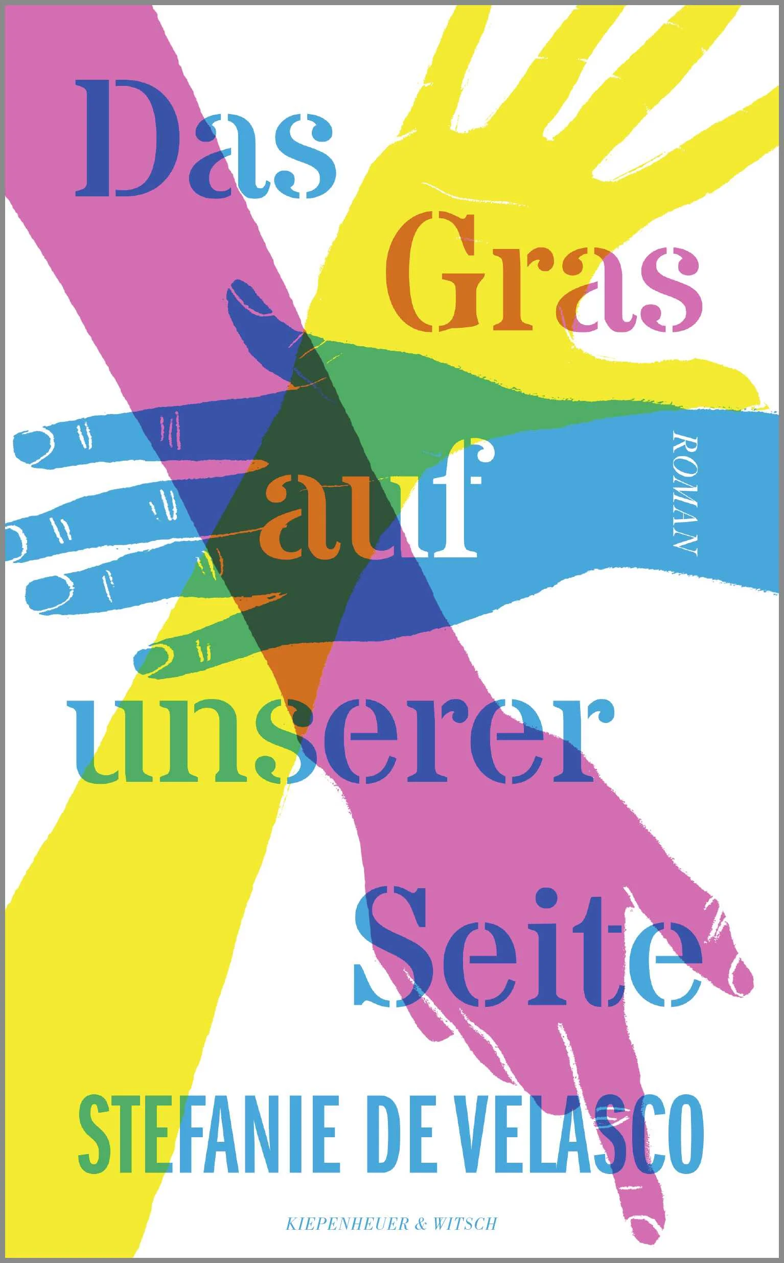 Mit unverwechselbarem Sound und großem Witz erzählt Stefanie de Velasco in ihrem neuen Roman von drei Frauen, die keine Lust auf das Lebensmodell haben, das für sie vorgesehen ist.Kessie, Grit und Charly haben den Fortpflanzungsdrang ihrer Altersgenoss:innen seit jeher mit amüsierter Verwunderung beobachtet. Einen Kinderwunsch hat keine von ihnen je verspürt. Auch nicht das Bedürfnis, sich in eine monogame Paarbeziehung zurückzuziehen und nur noch als Wir durch die Welt zu laufen. Doch einige überraschende Ereignisse stellen nun, mit Mitte vierzig, noch einmal alles infrage: Charly, eine erfolglose Schauspielerin, bekommt ein Rollenangebot in einer anderen Stadt. Und stellt fest, dass sie schwanger ist – von wem, weiß sie nicht so genau. Grit fliegt aus ihrer WG und muss zu ihrem Freund ziehen, der sich das schon lang wünscht. Doch sie will ein Zimmer für sich allein, besser noch eine ganze Wohnung. Während ihr Freund auf der Suche nach ihrem zukünftigen Nest am Berliner Wohnungsmarkt verzweifelt, findet sie Zuflucht in einem Schrebergarten. Kessie kommt derweil ihrer Jugendliebe Nazim näher, als sie in die alte Heimat fährt, um ihre kranke Mutter im Pflegeheim einzugewöhnen. Der einzige Partner, der in den letzten Jahren an ihrer Seite war, war ihr Hund Pan. Jede der drei Frauen steht vor einer Entscheidung. Und die Gesellschaft scheint sehr genau zu wissen, wie sie ausfallen sollte.