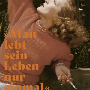 September 1937. Die Filmfestspiele von Venedig sind gerade zu Ende gegangen. Auf der Terrasse des Hotels Excelsior am Lido sitzt die Hollywood-Diva Marlene Dietrich mit Josef von Sternberg, der sie als Regisseur von »Der blaue Engel« zum Weltstar gemacht hat. Dann tritt ein ganz anderer Ausnahmekünstler an den Tisch, stellt sich vor und beginnt einen charmanten Smalltalk: der deutsche Schriftsteller Erich Maria Remarque, der mit seinem Antikriegsroman »Im Westen nichts Neues« Weltruhm erlangt hat.In diesem Moment beginnt eine der wildesten Liebesaffären des 20. Jahrhunderts, eine Amour fou, die nur wenige Jahre dauert und beide fast täglich an ihre emotionalen Grenzen führt. Eine Liebesgeschichte voller Vergnügungen und Ekstasen, voller Enttäuschungen und Neuanfängen auf dem Hintergrund der heraufziehenden Menschheitskatastrophe des Zweiten Weltkriegs. Beide sind wie Zehntausende auf der Flucht vor dem Terrorsystem der Nazis in ihrem Heimatland, beide stecken in schmerzhaften Schaffens- und Karrierekrisen. Beide pendeln zwischen Paris, Cap d‘Antibes, Ancona, Sankt Moritz und New York, Beverly Hills, zwischen der alten und der neuen Welt - getrieben von Zukunftsängsten und Selbstzweifeln, aber auch auf der ständigen Suche nach Ruhm und Anerkennung für ihre Arbeit. Auf der Basis von Tagebüchern, Briefwechseln und Erinnerungen vieler Begleiter und Zeitgenossen erzählt Thomas Hüetlin im Stil einer fesselnden Reportage die Geschichte einer Jahrhundertliebe zweier Lichtgestalten der deutschen Kultur im Angesicht des heraufziehenden Schreckens.