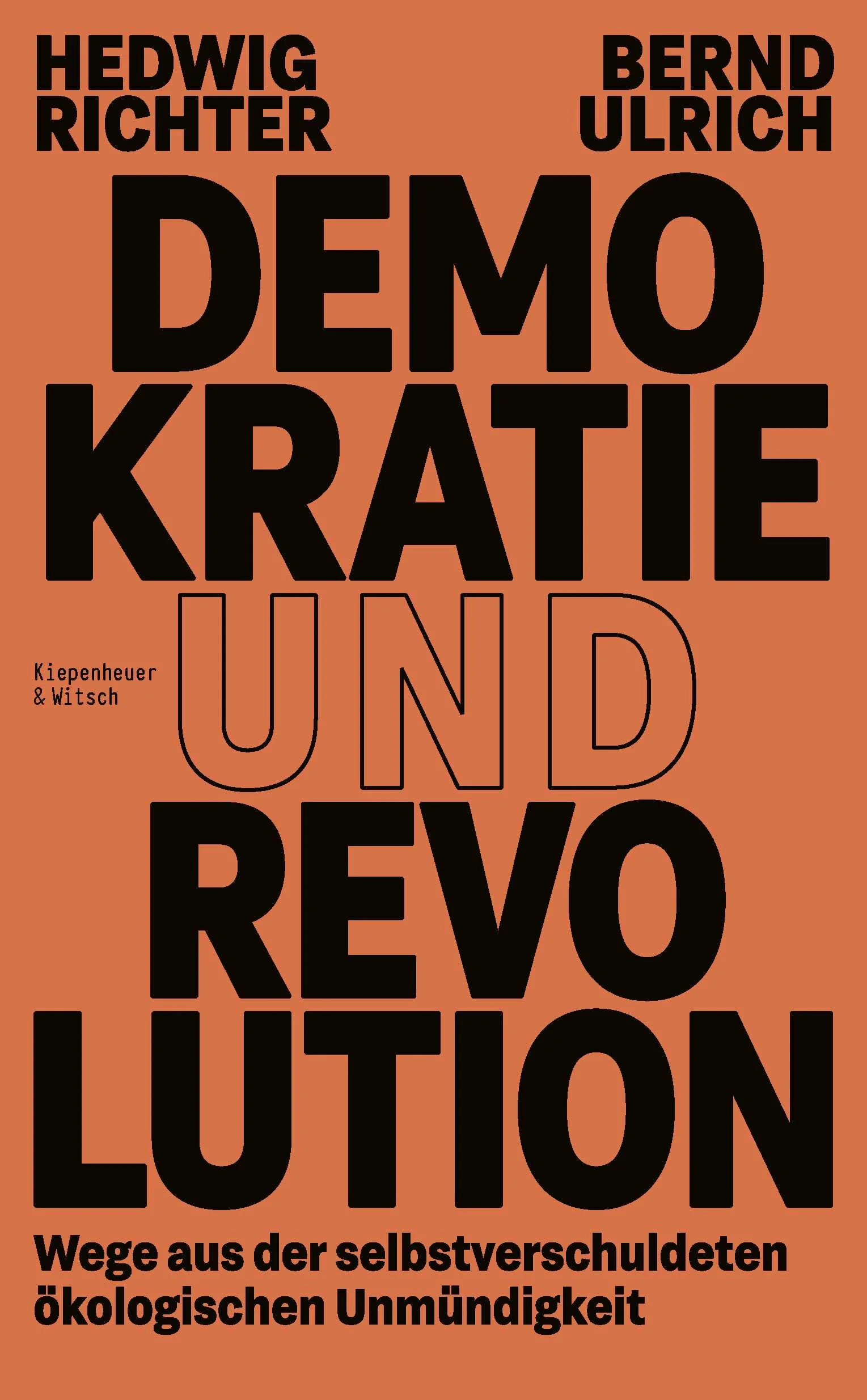 Junge Menschen brechen auf der Straße das Recht und berufen sich dabei auf das Klima-Urteil des Bundesverfassungsgerichts, nach dem die Lebenden nicht das Recht haben, die Freiheit künftiger Generationen zu halbieren. Die Bundesregierung hält sich nicht an das Pariser Abkommen und stößt zugleich an die Grenzen des Wachstums und der Schuldenbremse, weil die Kosten der Klimakrise und des Klimawandels zugleich aufgebracht werden müssen.Es ist ein Widerspruch entstanden zwischen Demokratie und Ökologie, zwischen dem unabwendbaren Zeitdruck und der anscheinend gottgegebenen Langsamkeit der Demokratie. Die Historikerin Hedwig Richter und der ZEIT-Journalist Bernd Ulrich wollen diesen Widerspruch überwinden und zeigen, wie eine notwendige Revolution zur Erhaltung unserer Lebensgrundlagen einhergehen kann mit der notwendigen Verteidigung und Entfaltung der Demokratie. Dazu schauen sie zurück und in die Zukunft. Sie fragen nach der dunklen Seite der Demokratiegeschichte, nach den oft zerstörerischen sozialen und fossilen Bedingungen, unter denen sich unsere Demokratie in Deutschland und anderswo entfaltet hat. Und sie entwerfen eine Zukunft, die auch den kommenden Generationen die Gestaltungsfreiheiten garantieren, die für eine Demokratie essenziell sind.