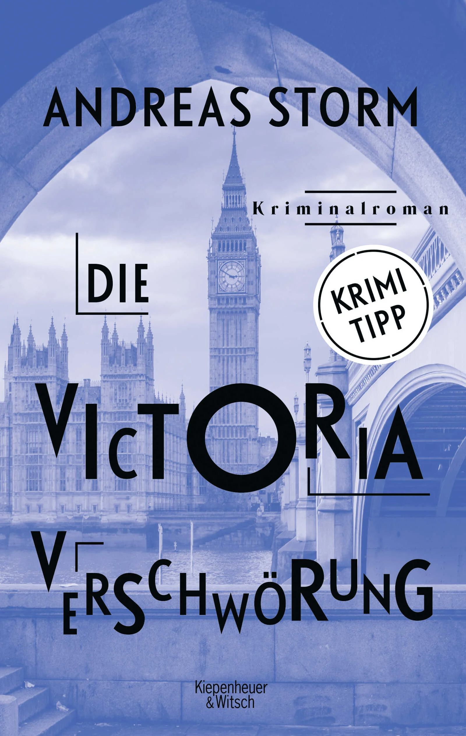 Royale Fehltritte, rechte Verschwörer, rätselhafte MordeDie fatale Verbindung zwischen dem Duke of Windsor und Adolf Hitler, drei Morde im Schatten eines historischen Staatsbesuchs und eine mysteriöse Erpressung. In seinem neuen Fall gerät Kunstexperte Lomberg gewaltig unter Druck, ermittelt er doch nicht nur im Auftrag der Krone, sondern auch in eigener Sache … September 2016. Lennard Lomberg erreicht ein Hilferuf aus London. Sir Douglas McEwan, der Leiter des Royal Collection Trust, ist außer sich. Ein anonymer Erpresser behauptet, dass es sich bei dem Lieblingsgemälde der Queen um eine Fälschung handle und sich das Original in seinem Besitz befinde. Außerdem droht er mit der Enthüllung eines brisanten Komplotts um das Kunstwerk, der das politische London erschüttern würde – und das royale gleich mit. McEwan drängt Lomberg zu äußerster Diskretion. Zumal die Kunstgutachterin Alexandra Cullen, die das Gemälde umgehend untersuchen sollte, inzwischen spurlos verschwunden ist.Unterstützt von seiner Tochter Julie entblättert Lomberg nach und nach das blutige Geheimnis des Gemäldes und stößt dabei tief ins Schattenreich der deutsch-britischen Geheimdiplomatie vor. Doch sowohl die Identität des Erpressers als auch das Schicksal Alexandra Cullens bleiben unklar – und die Uhr tickt unerbittlich. Kriminalrätin Sina Röhm hat sich derweil an die Fersen einer Stiftung geheftet, die im Ruf steht, eine neue Rechtspartei zu finanzieren. Dabei stößt sie auf einen Namen, der Lomberg zu denken gibt und schon bald einen ungeheuerlichen Verdacht in ihm weckt ...