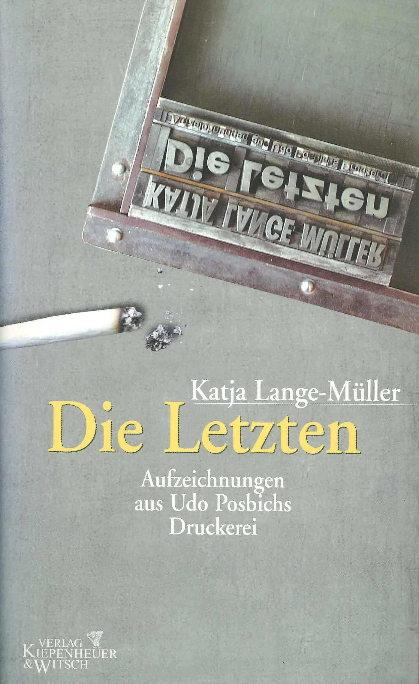Die Letzten - Ein Panoptikum skurriler Gestalten in Ost-Berlins Druckerei-Szene der späten 70er JahreIn Katja Lange-Müllers Roman Die Letzten lernen wir die unvergesslichen Originale kennen, die Ende der siebziger Jahre in Udo Posbichs privater Satz- und Druckerei in Ost-Berlin arbeiten: Da ist die ewig liebeskranke Püppi, eine linkshändige Setzerin, die ihre Sehnsucht nach Glück auf eine Topfpflanze projiziert. Oder der schizophrene Drucker mit düsterer Vergangenheit, der mit Geräten und Maschinen spricht. Und ein Kollege, in dessen Lende einst sein parasitärer Zwillingsbruder steckte...Mit virtuoser Sprache und einzigartigem Humor erzählt Lange-Müller eine Geschichte vom Ende - vom Ende eines Berufsstandes, einer Technologie, der Schrift und einer sozialen Klasse. Und schließlich von einer sagenhaften subversiven Aktion, die hier nicht verraten werden darf. Ein faszinierender Einblick in eine verschwindende Welt und ihre skurrilen Bewohner, voller Mitgefühl und Menschlichkeit.